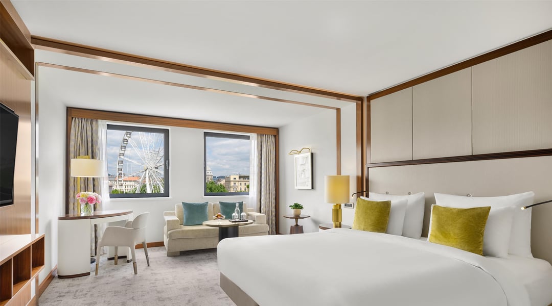 Corvinus Room with Park View and Ferris wheel