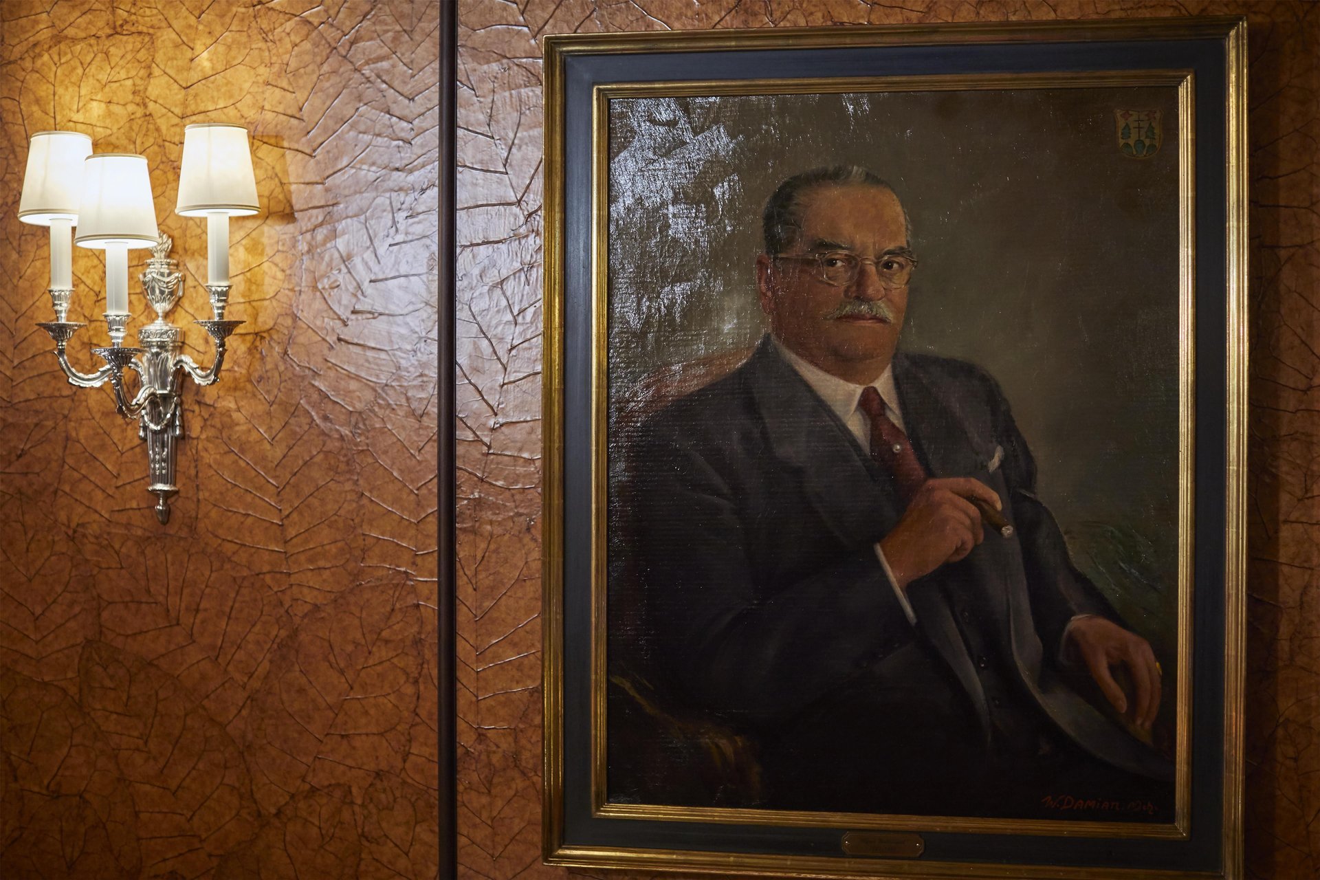 Portrait Alfred Walterspiel at Kempinski Cigar Lounge by Zechbauer