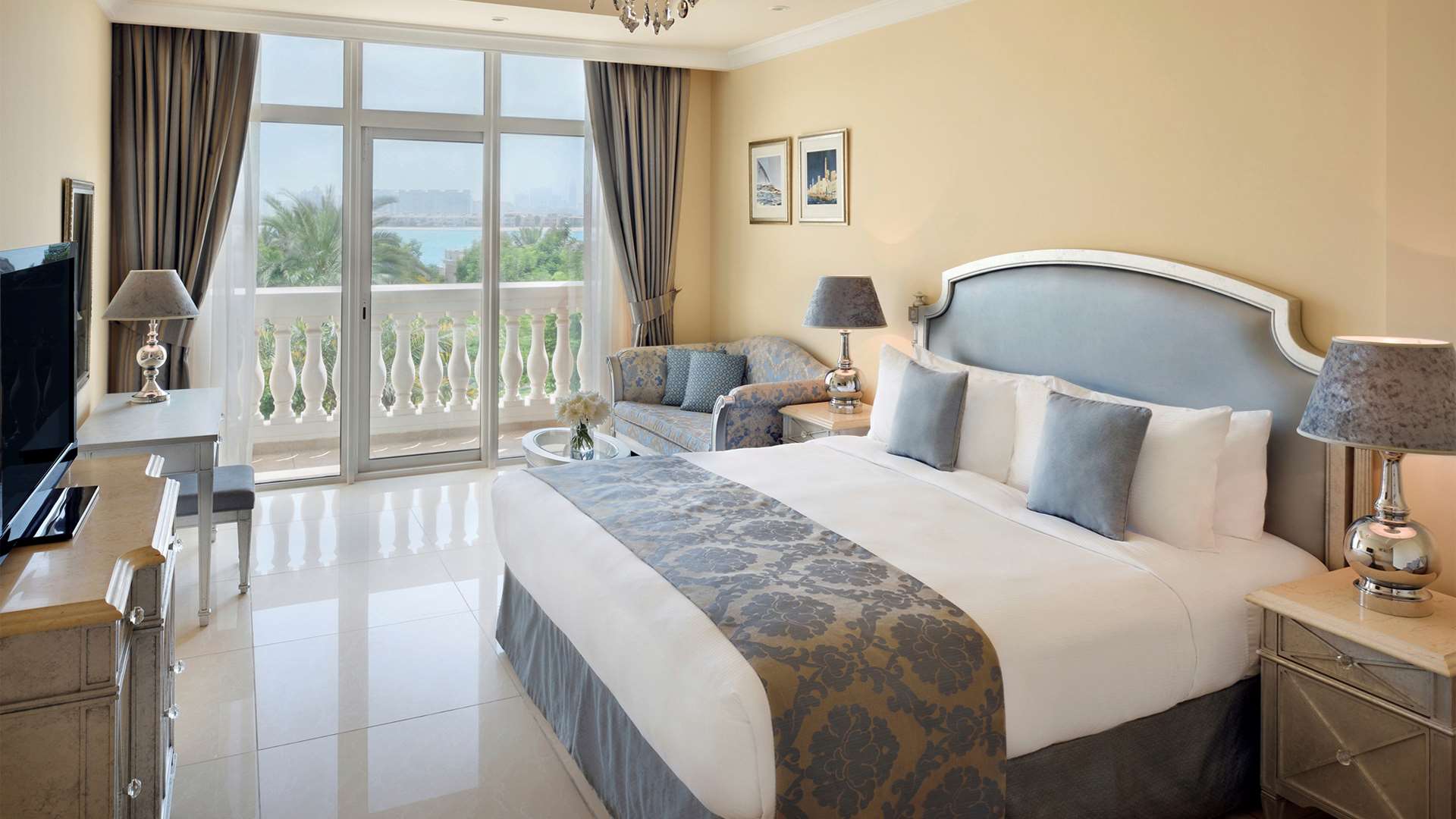 Rooms & Suites