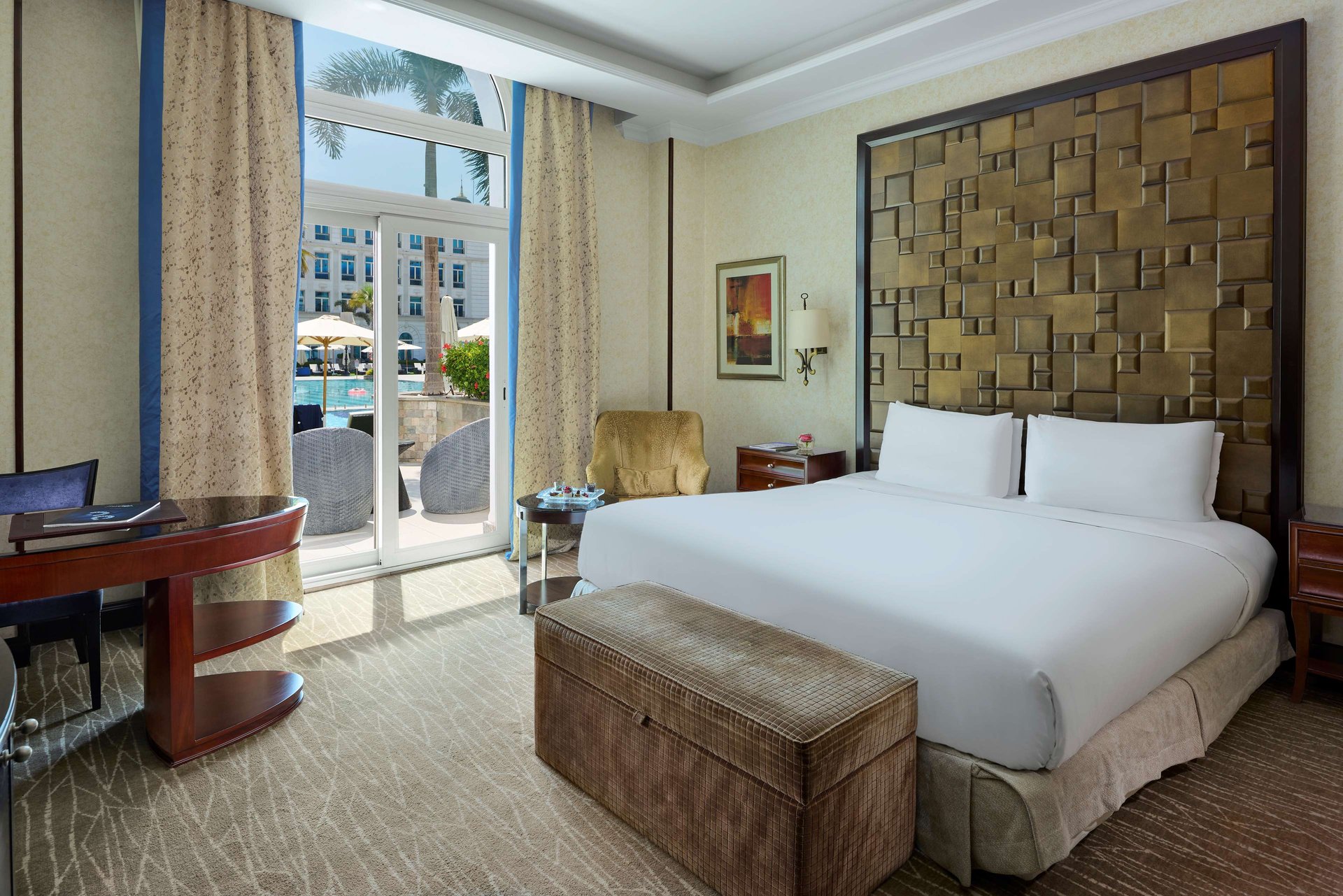 尊优豪华池景房