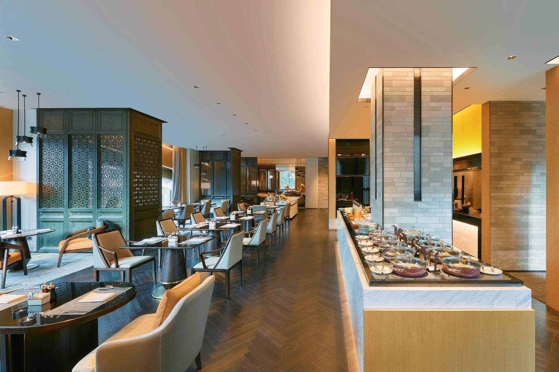 Restaurants & Bars