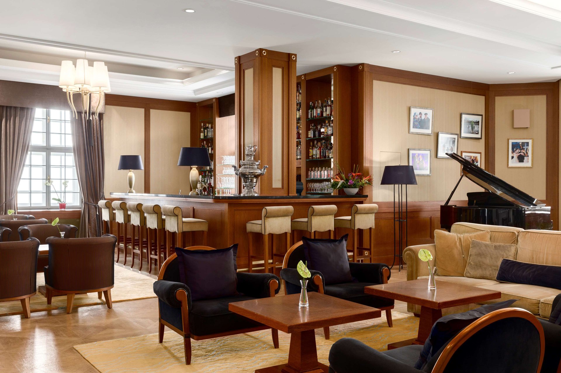 Lobby Lounge & Bar