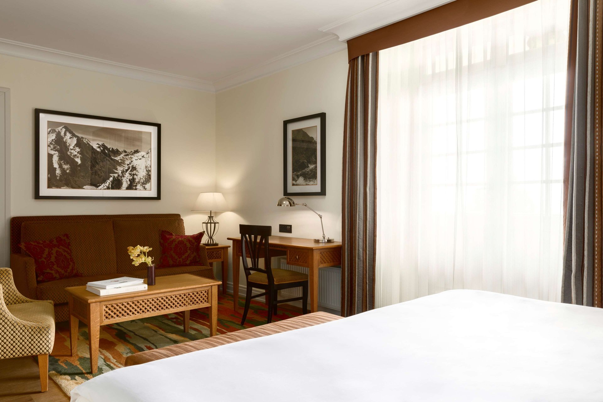Deluxe Valley View Room
