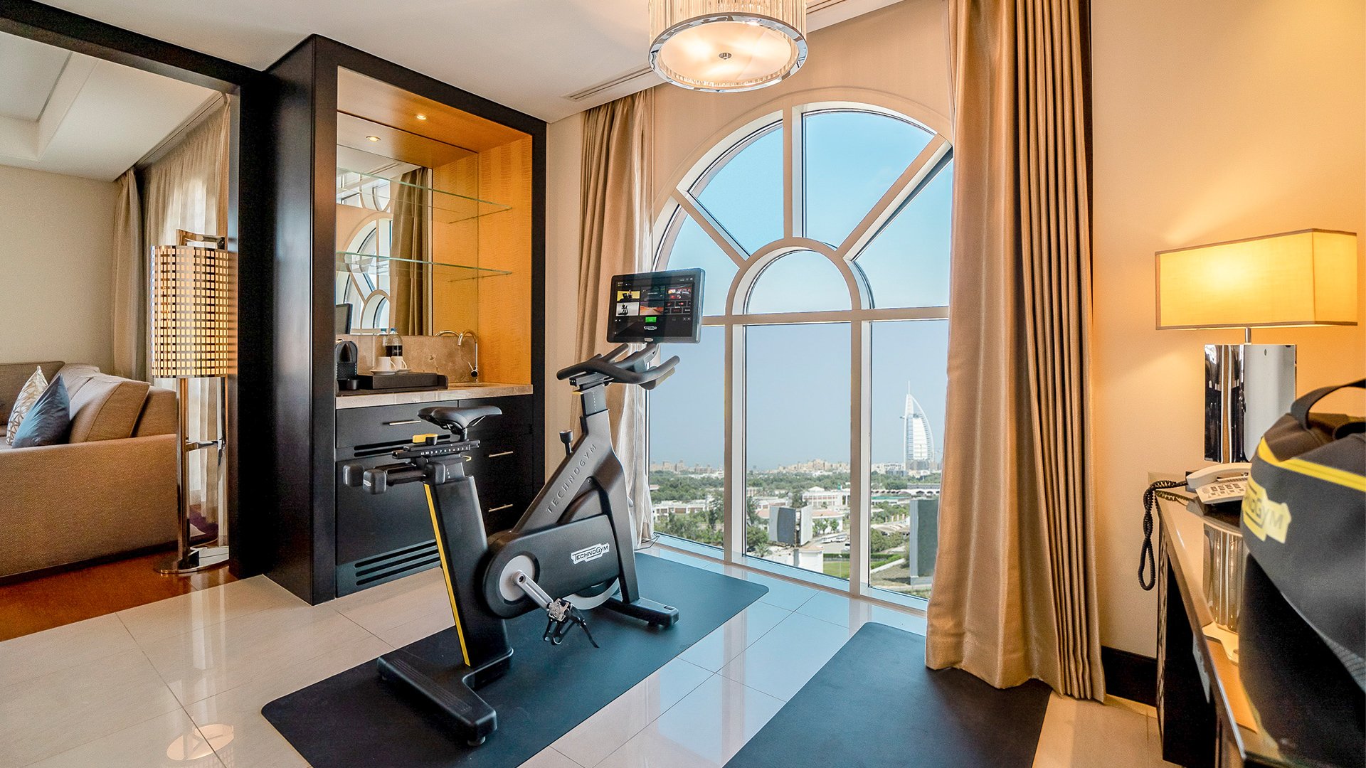 KIDXB_Fit-Room_High-Res_22692.jpg