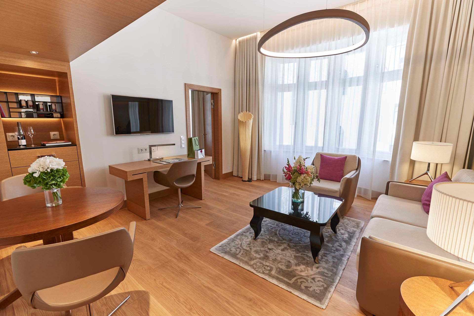 Hotel Vier Jahreszeiten Kempinski Muenchen - Junior Suite