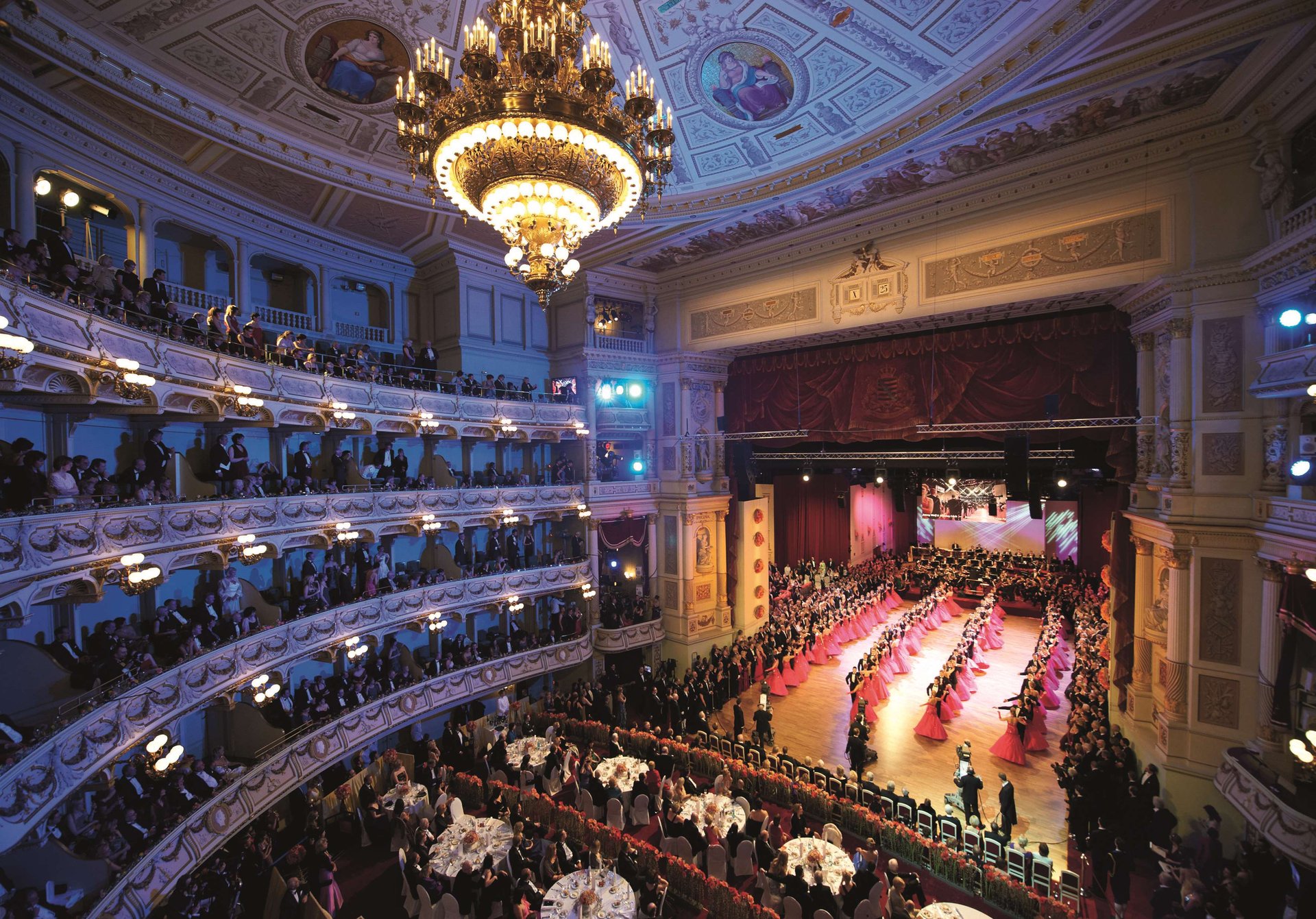 Glamouröse Ballnacht in Dresden