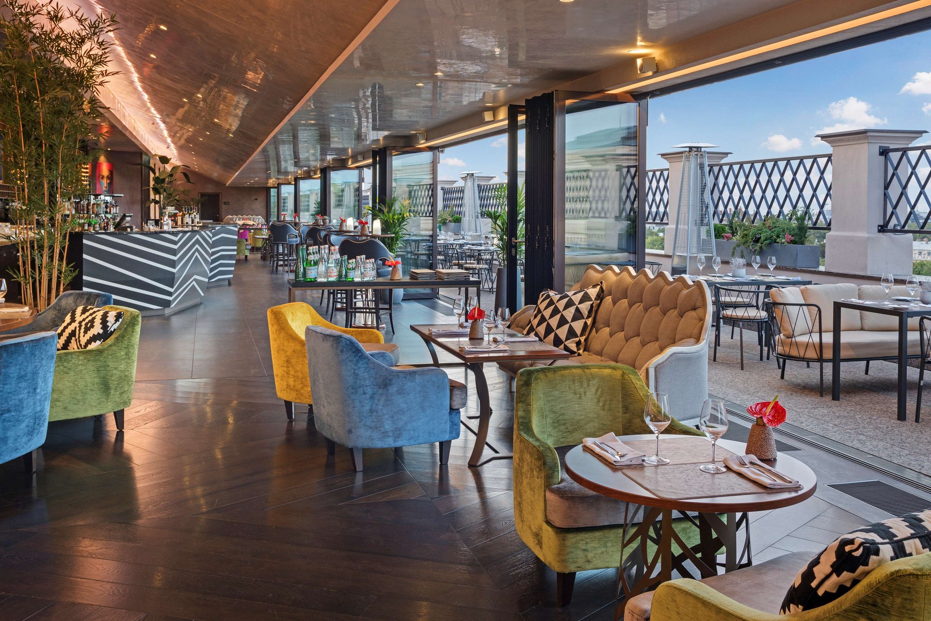 Restaurant & Bars