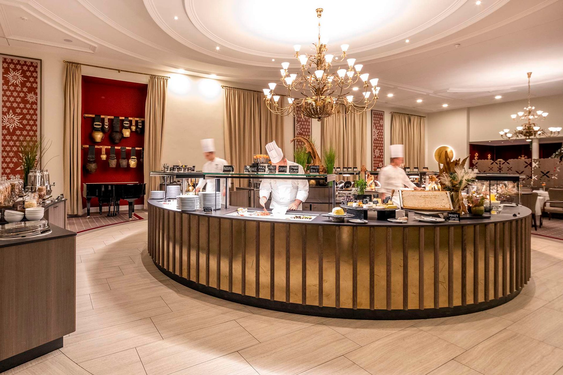 Бронирование номеров в ресторане Grand Restaurant Les Saison