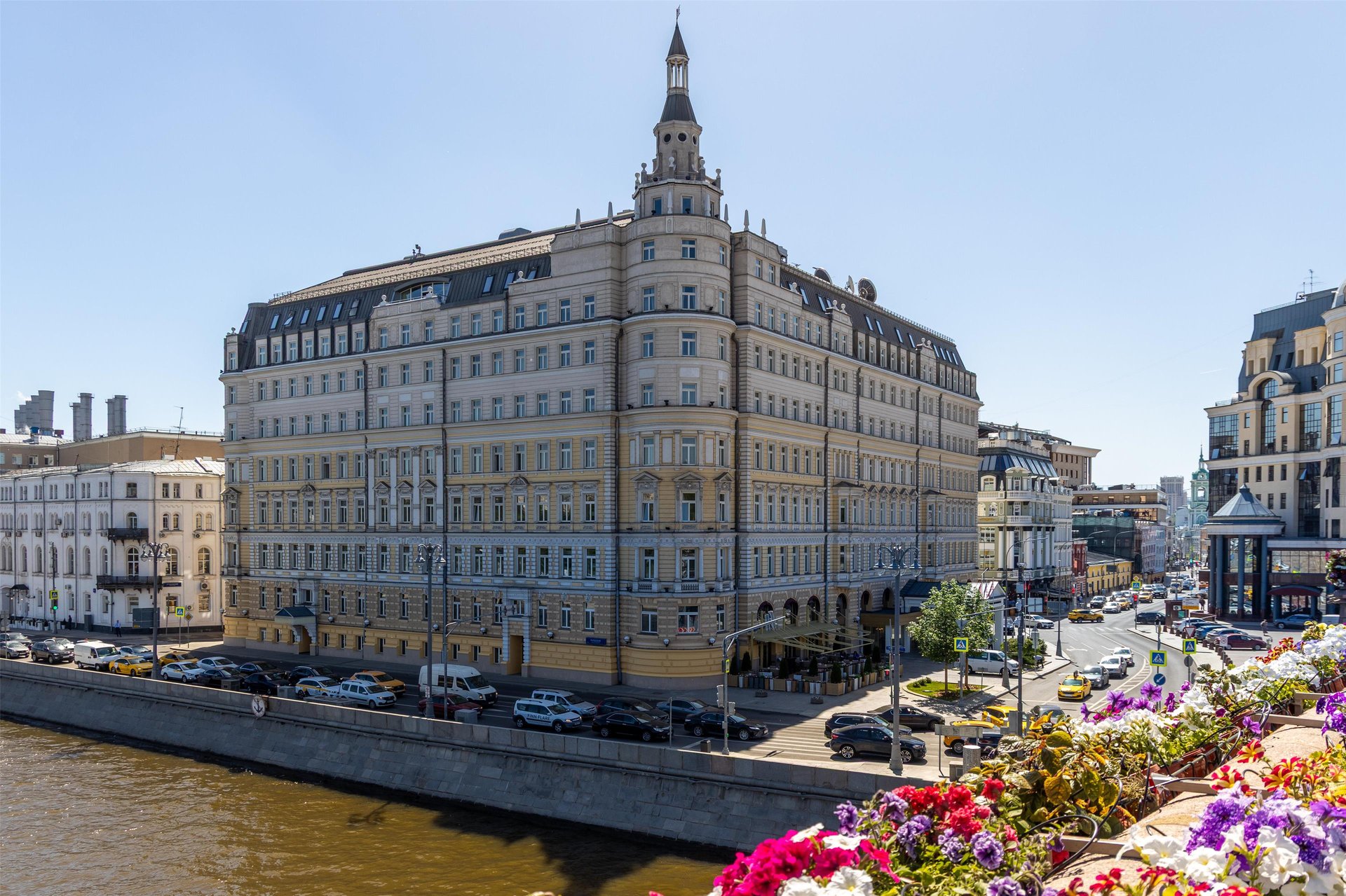 KIMOW_Facade in summer