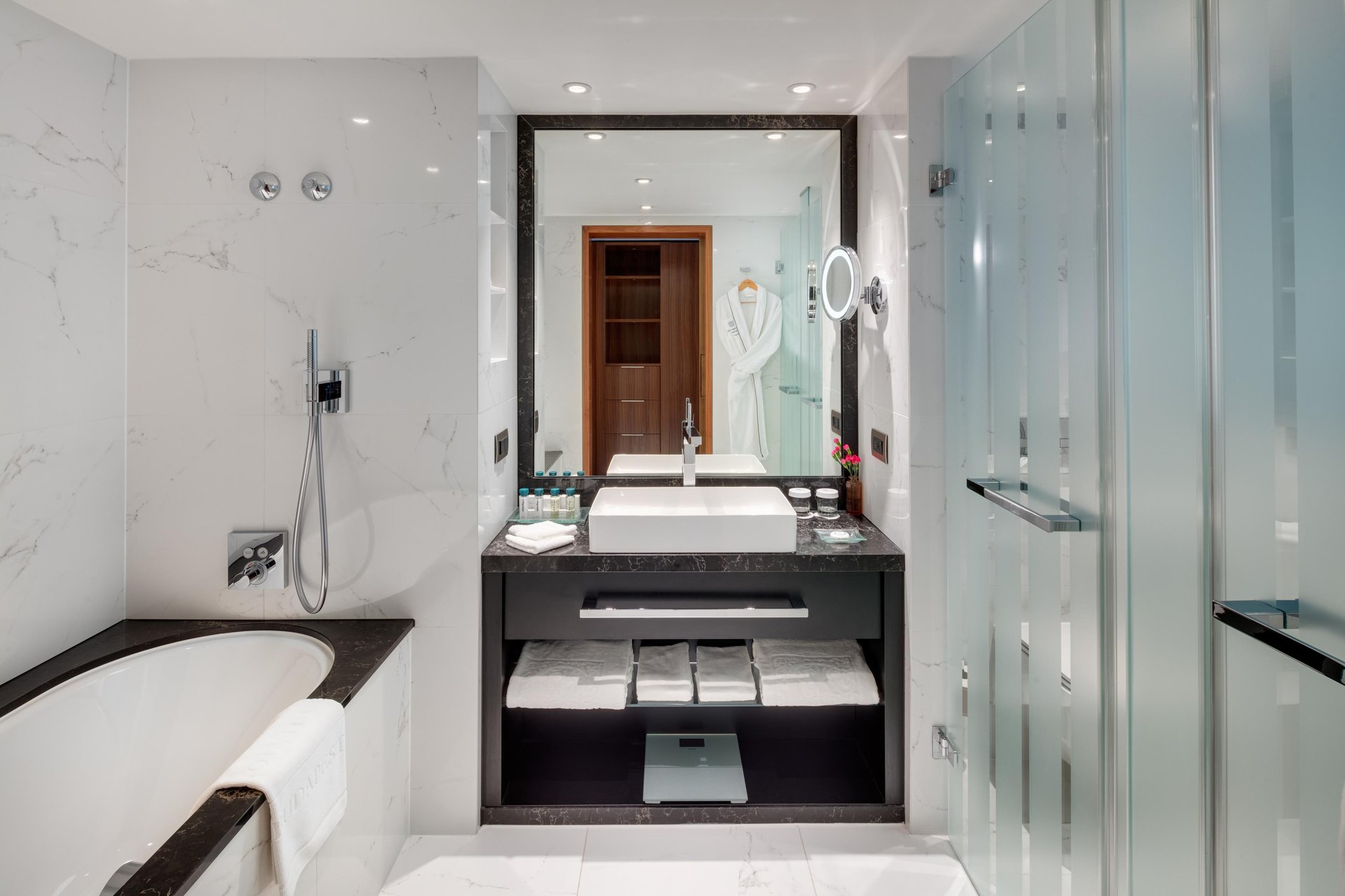 Kempinski Hotel Corvinus Budapest - 客房浴室