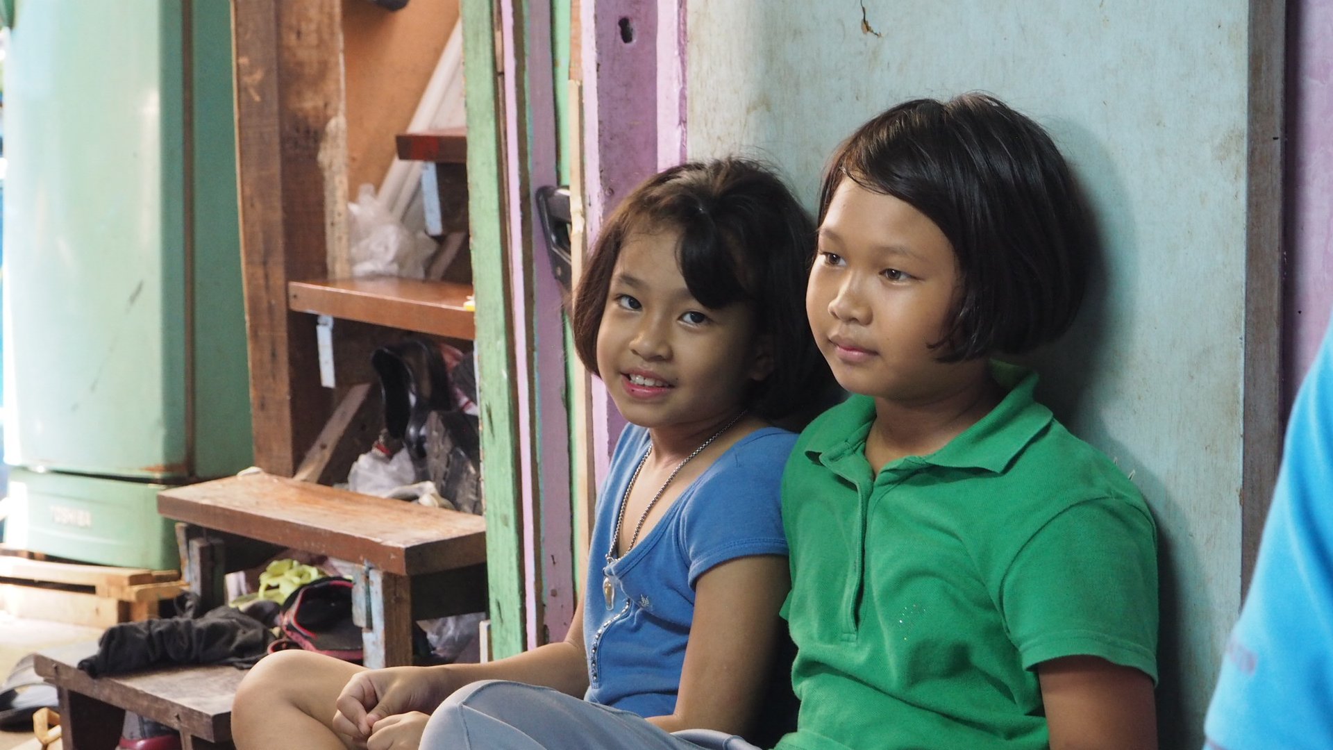 two young girls Khlong Toei BKK.JPG