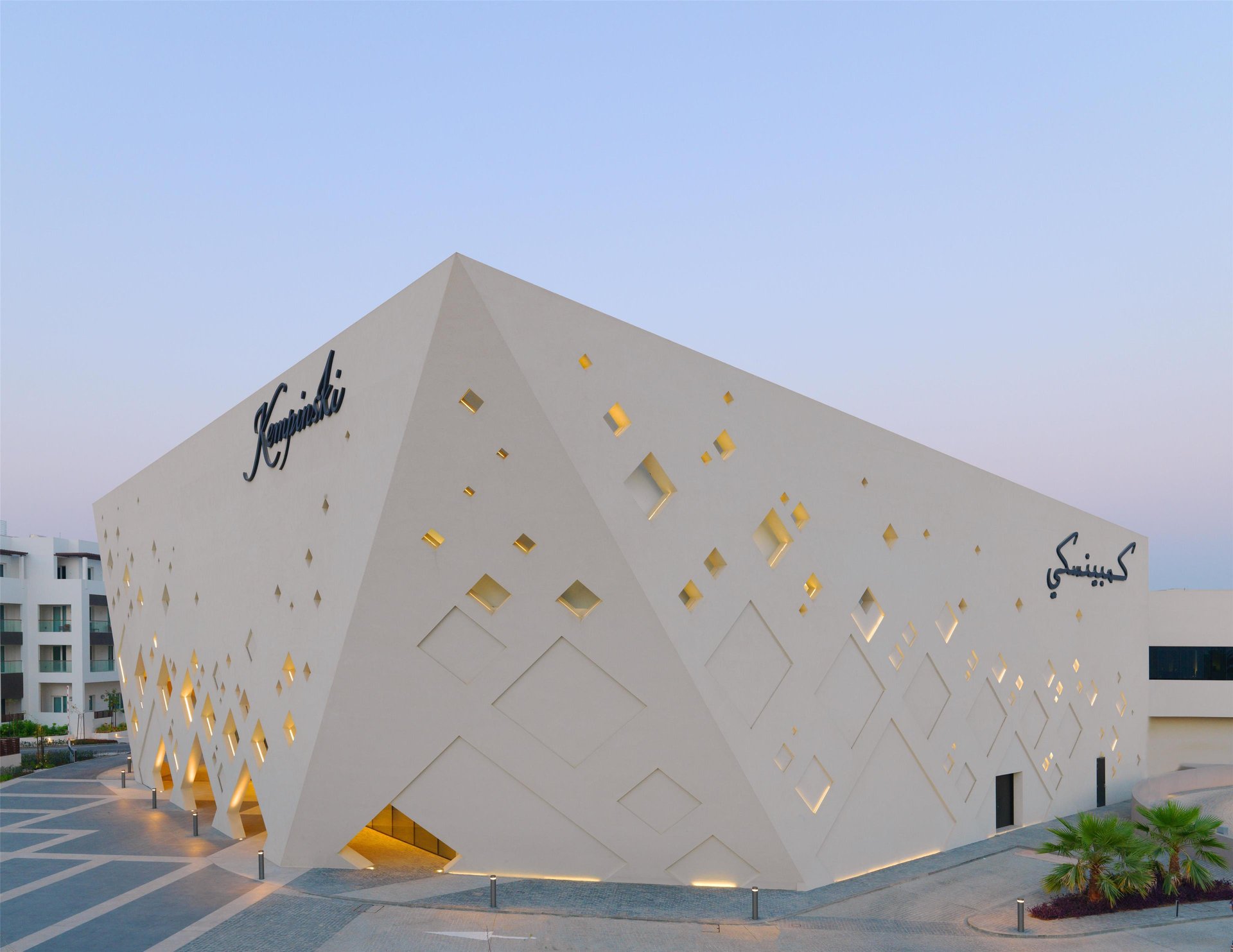 تبدأ حكايتك الخيالية من هنا