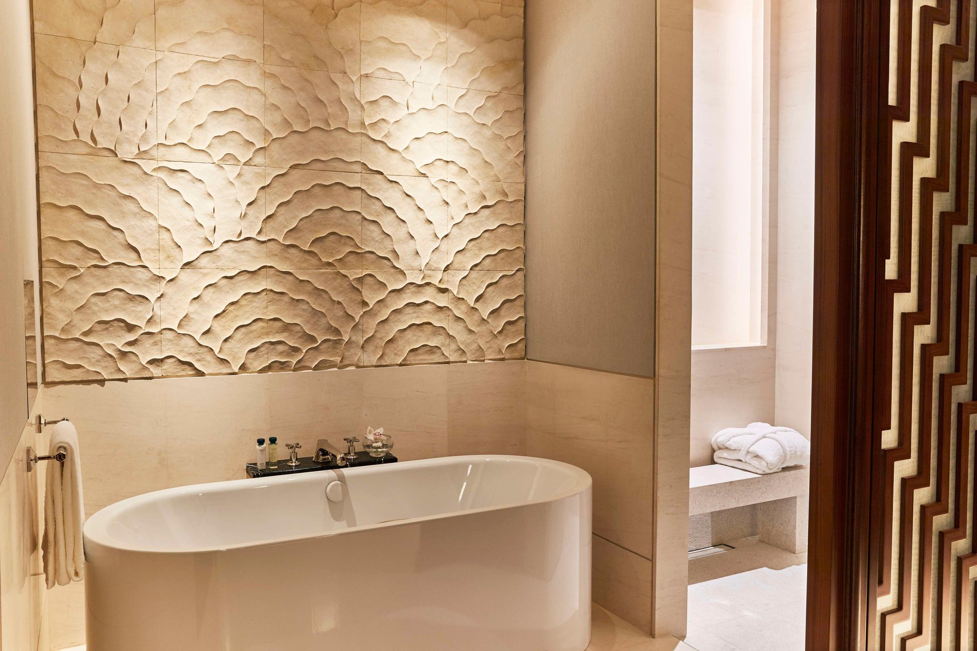 The Capitol Kempinski Singapore - Guest room bath