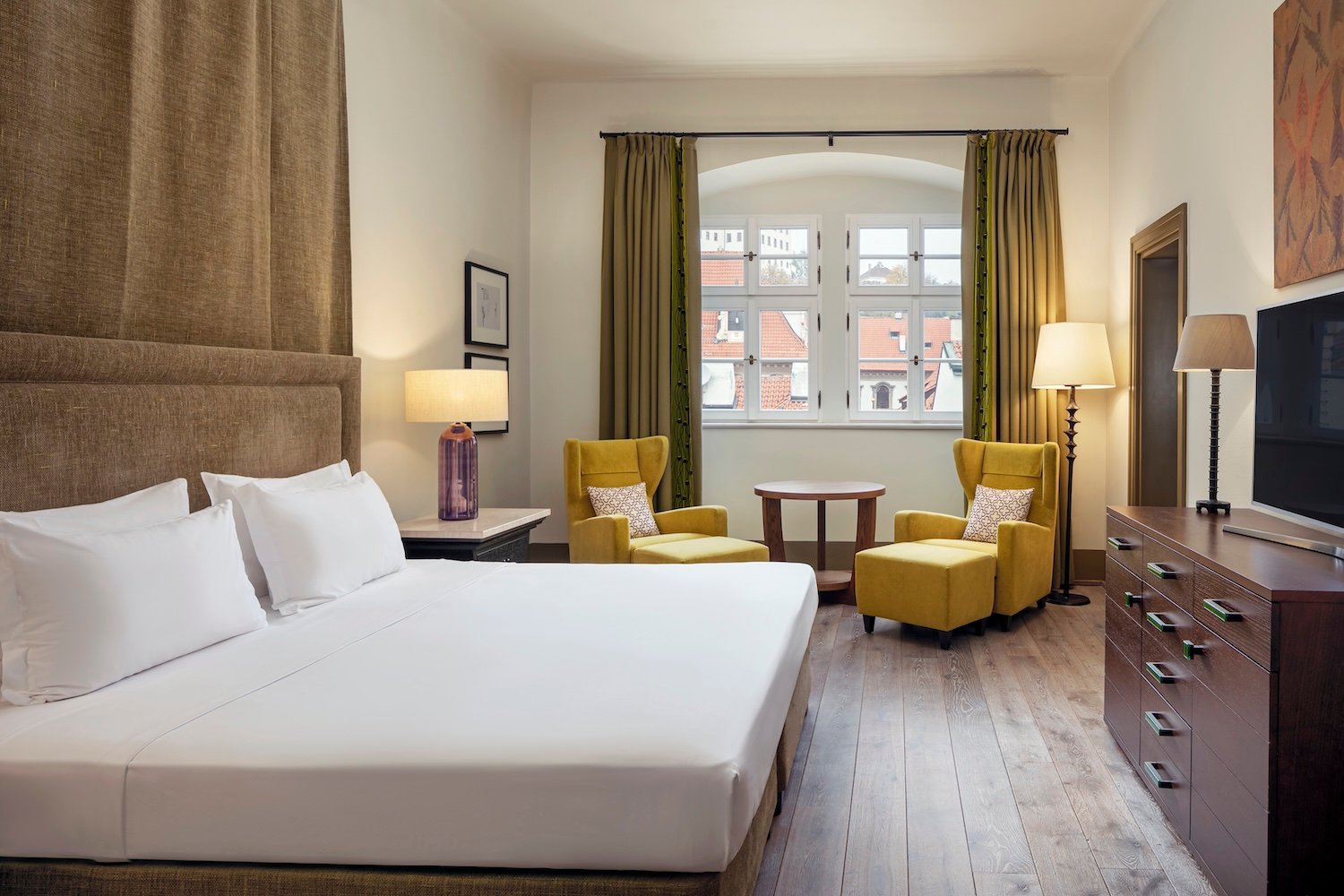 Rooms & Suites