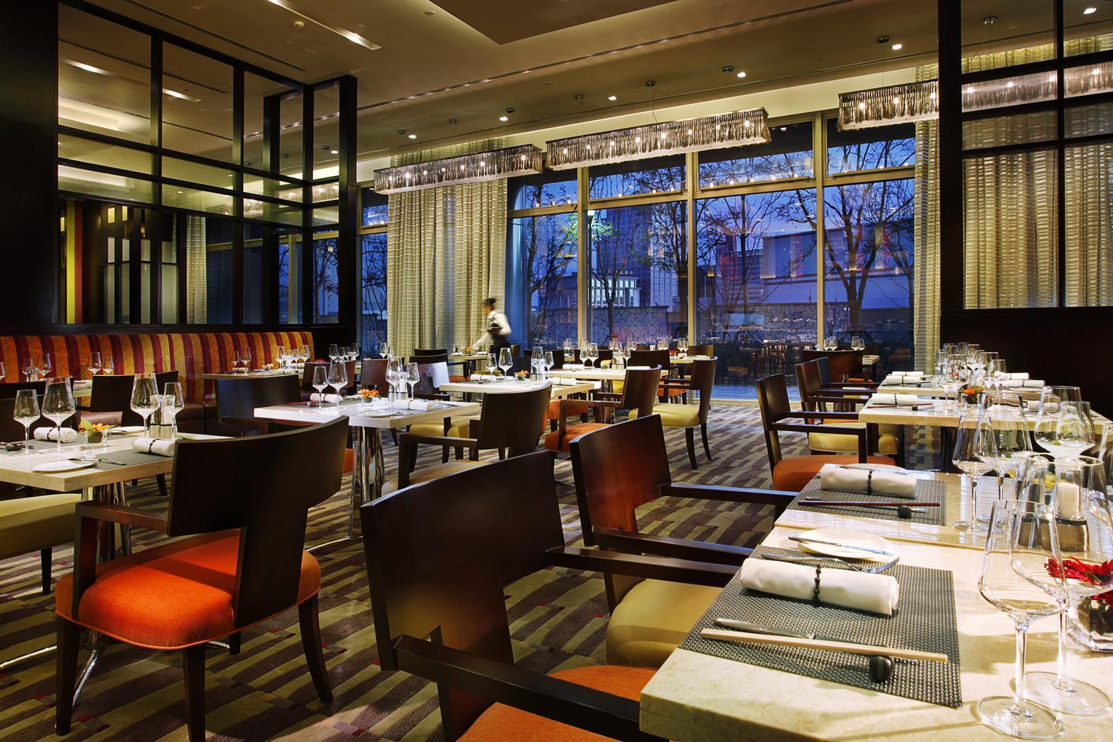 Restaurants & Bars