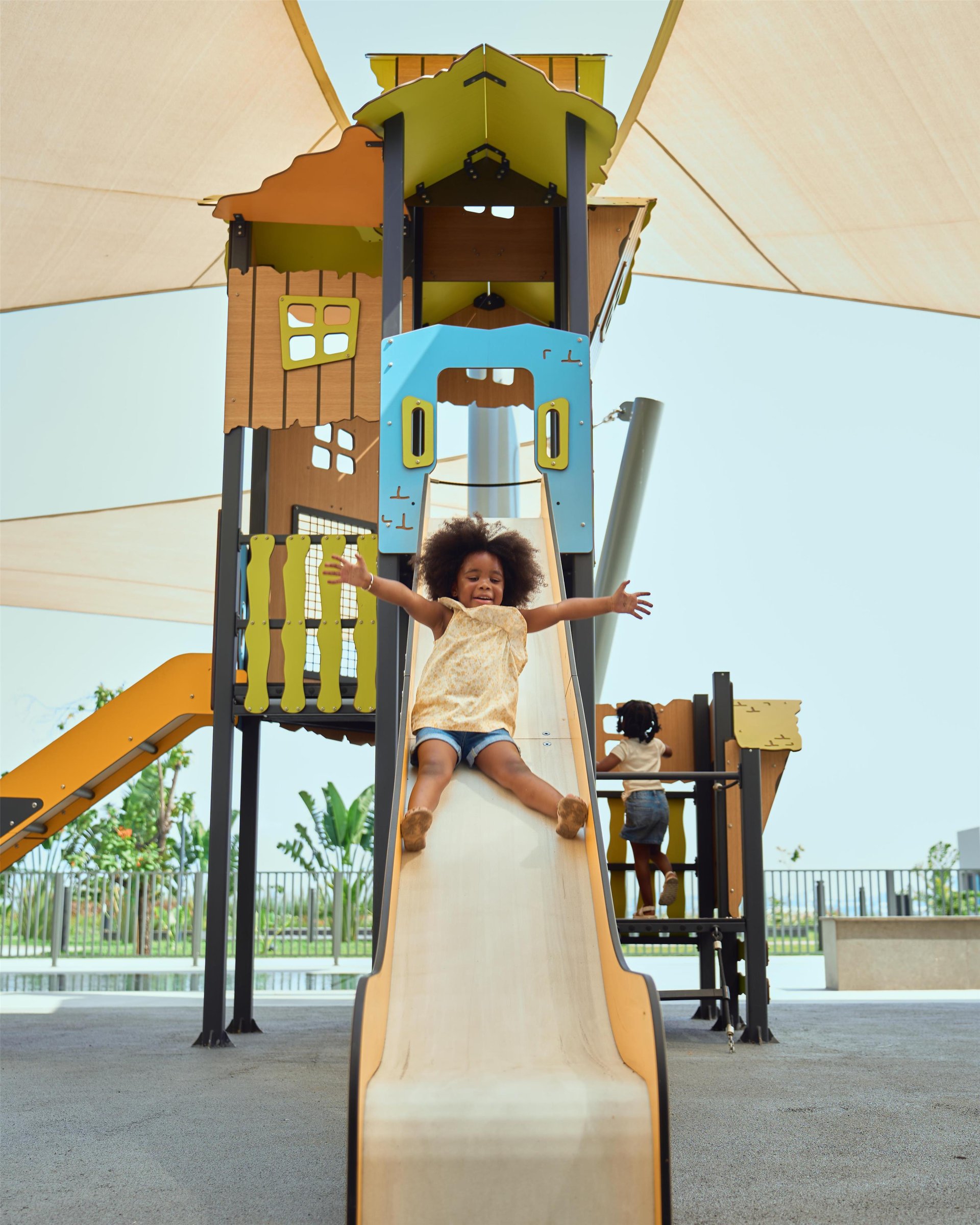 children-plays-at-kids-club