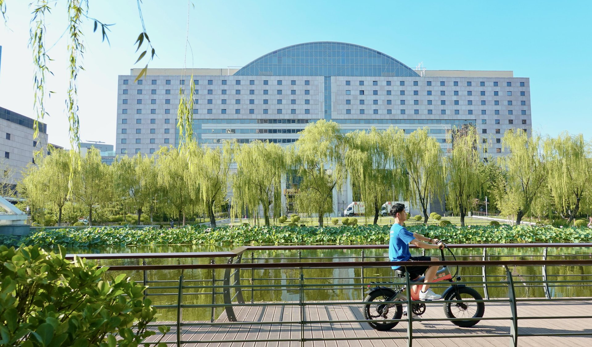 Kempinski Hotel Beijing Yansha Center - Lokale Attraktion