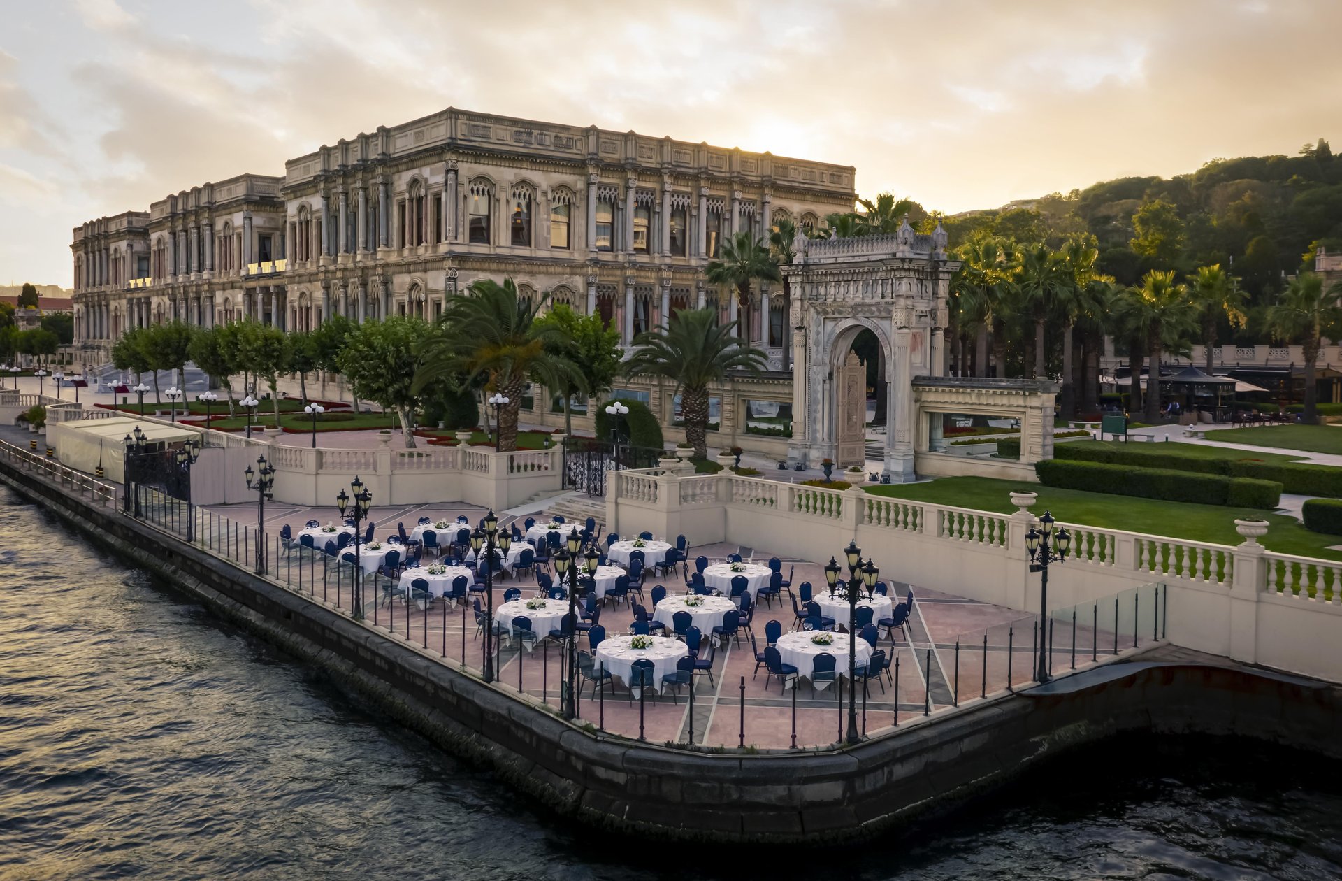 Bosphorus Pier Lounge