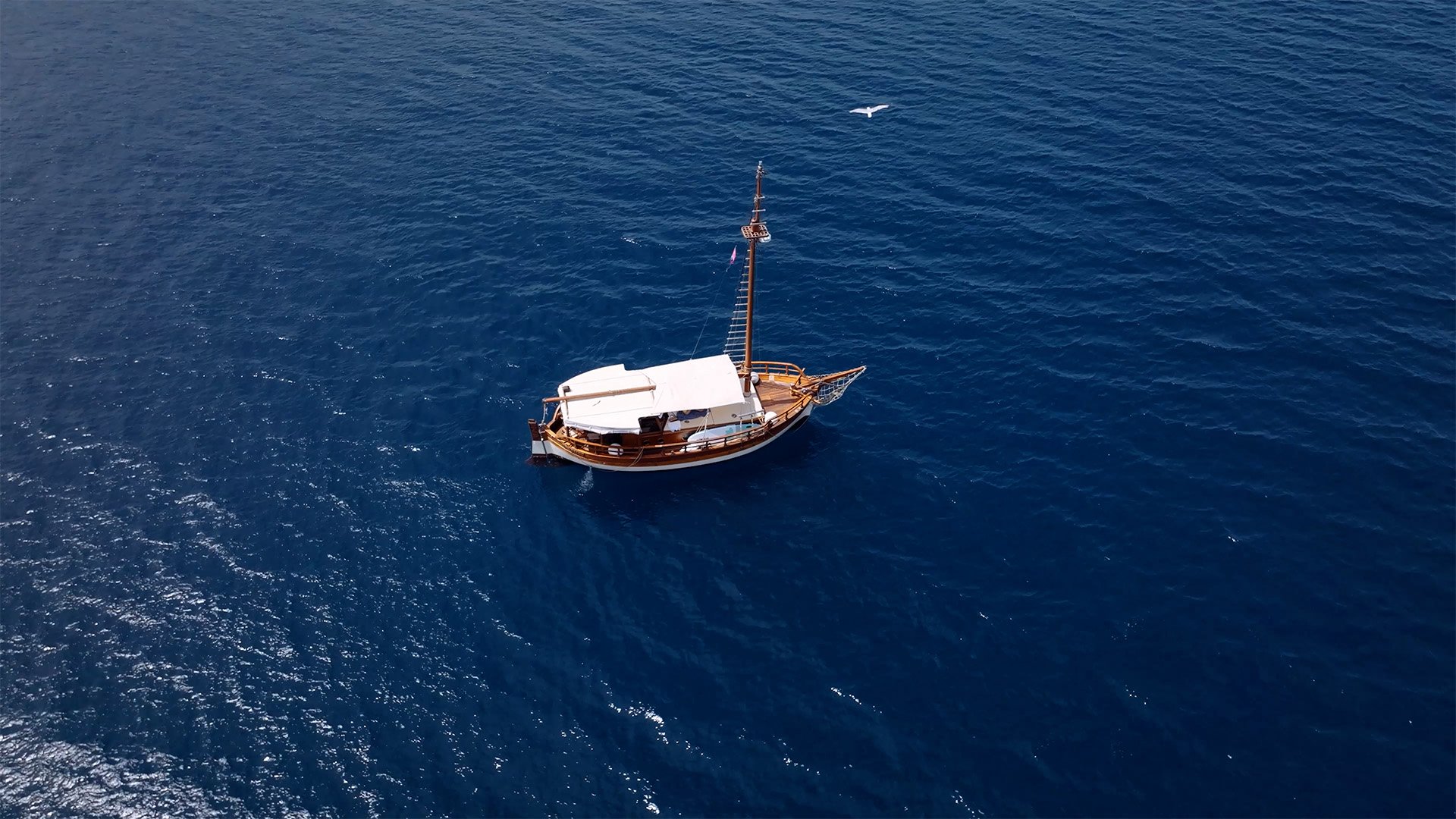 WatersportsSailBoat_1920x1080px.jpg