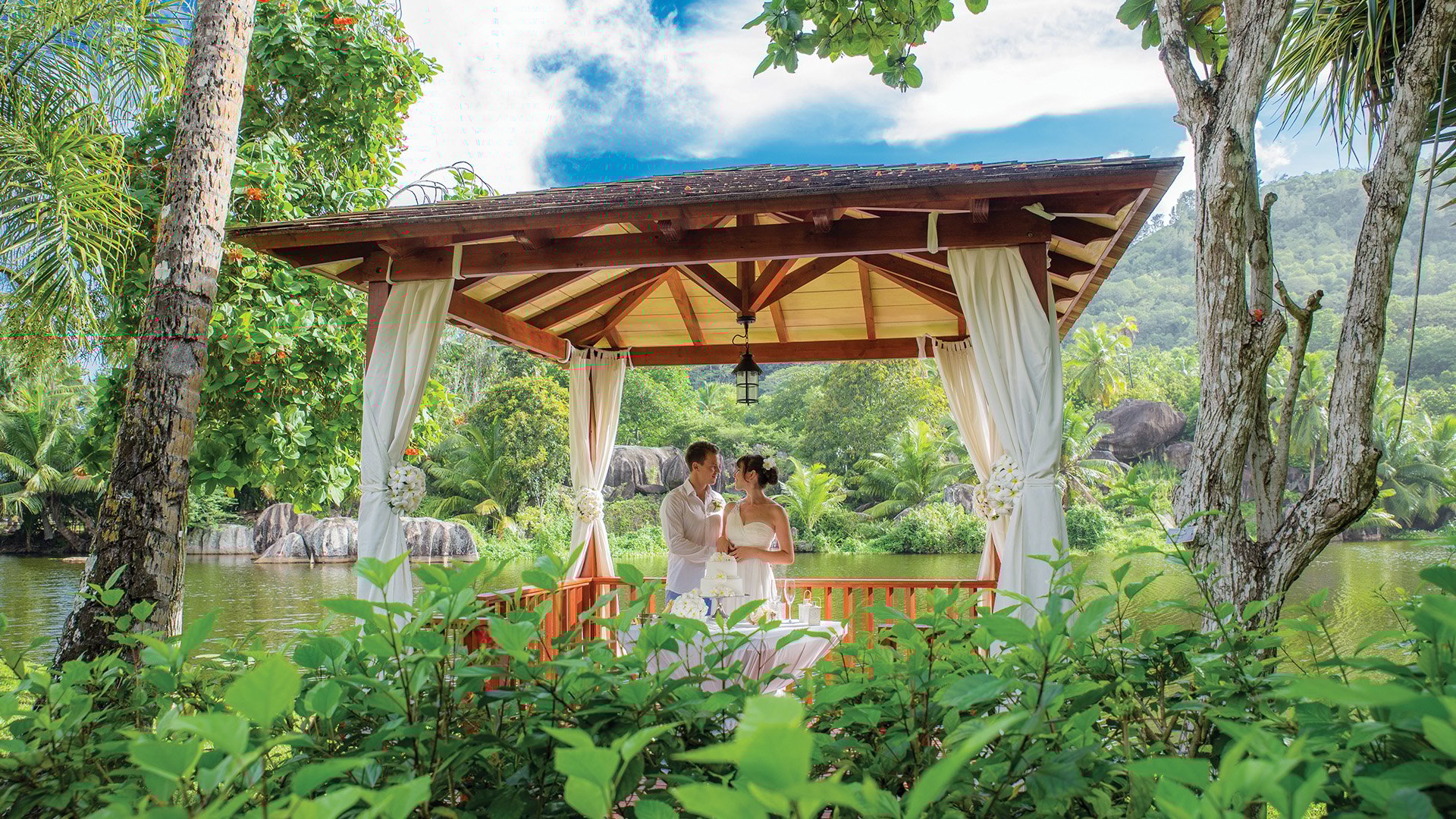 Weddings_SEZ_PavilionGreenery_1920x1080px.jpg