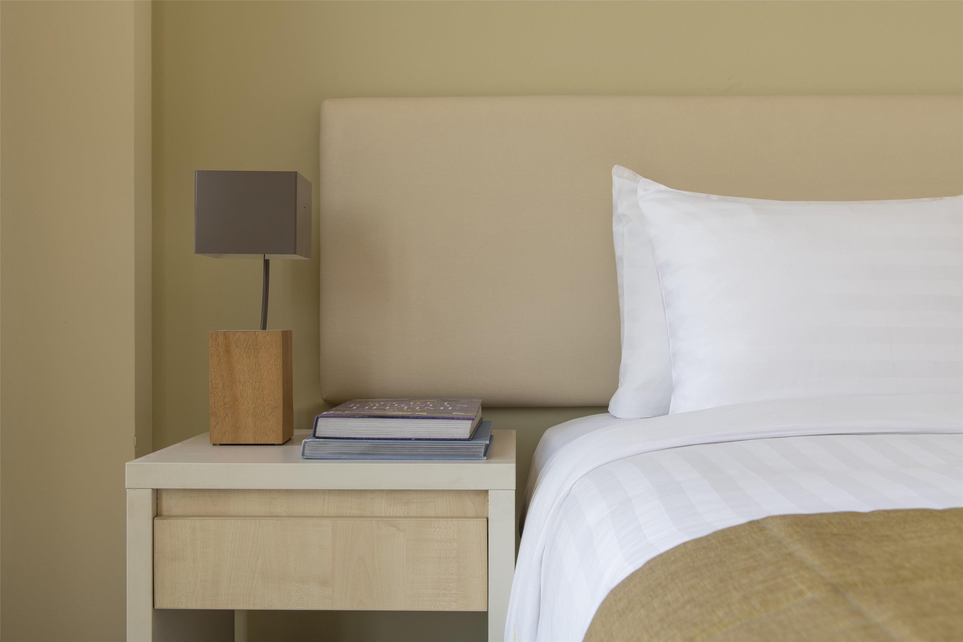 Bristoria Hotel Erbil - Superior Room King Size Bed