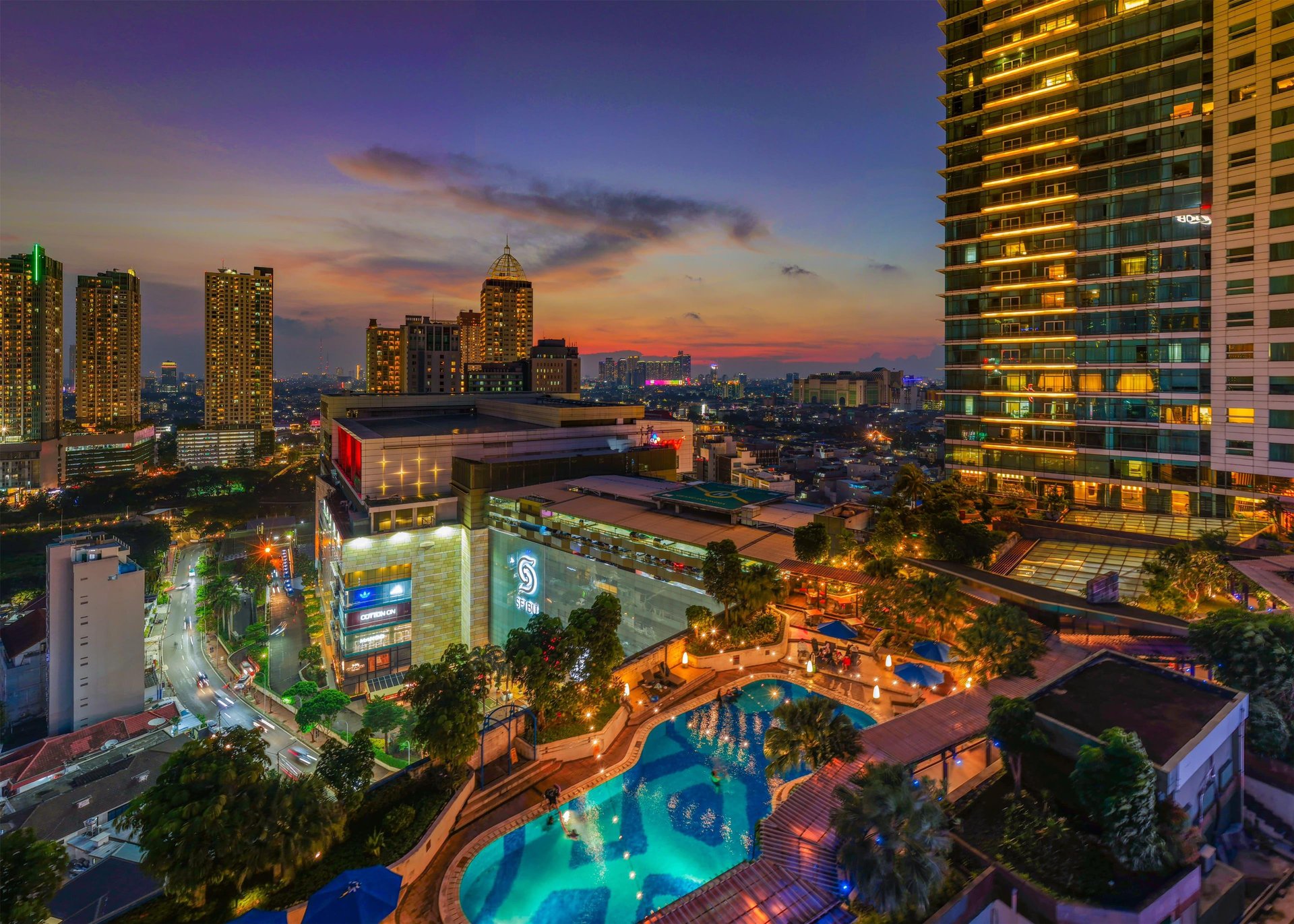SkyPool & Bar at Hotel Indonesia Kempinski Jakarta