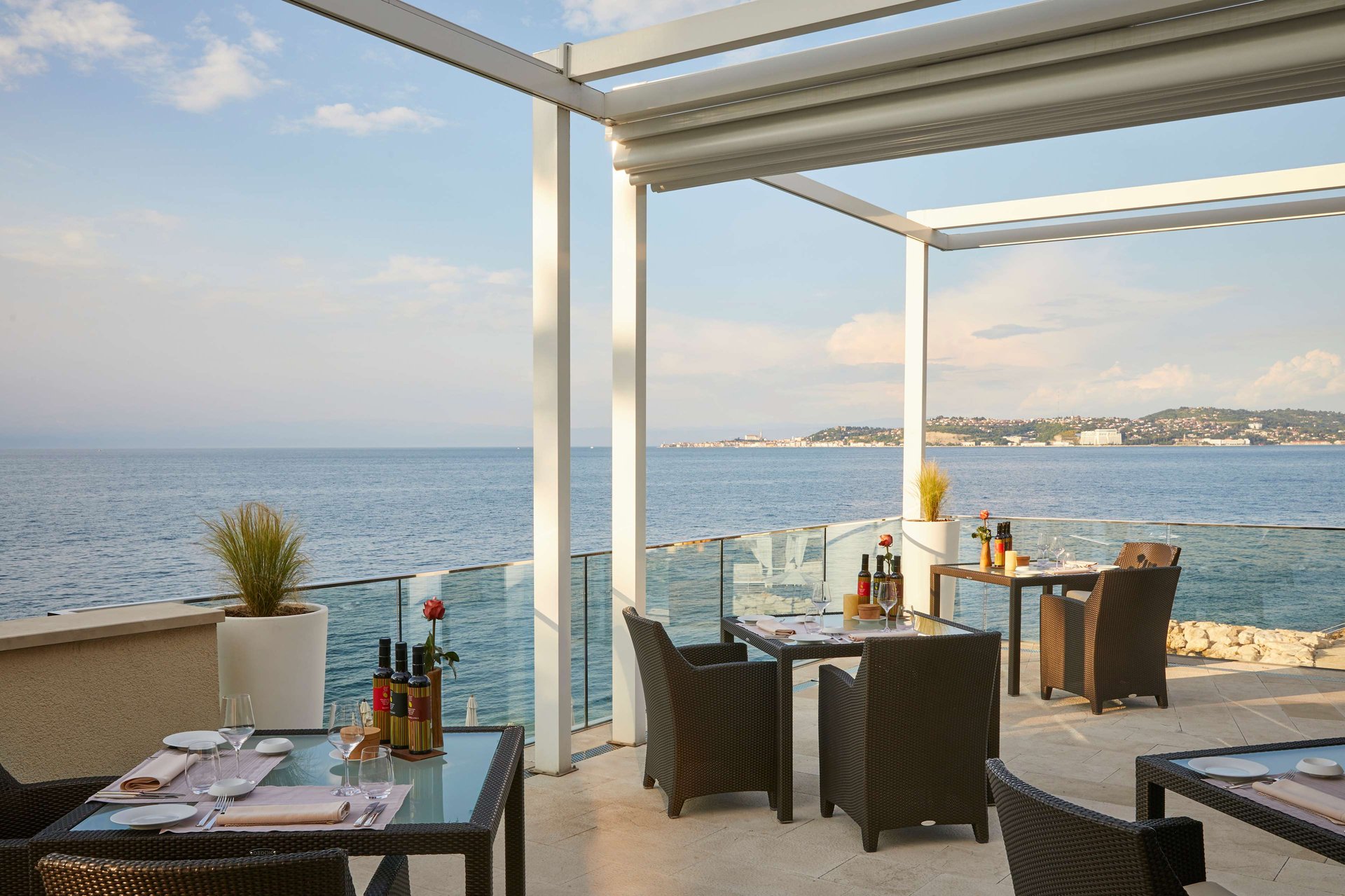 Restaurants & Bars
