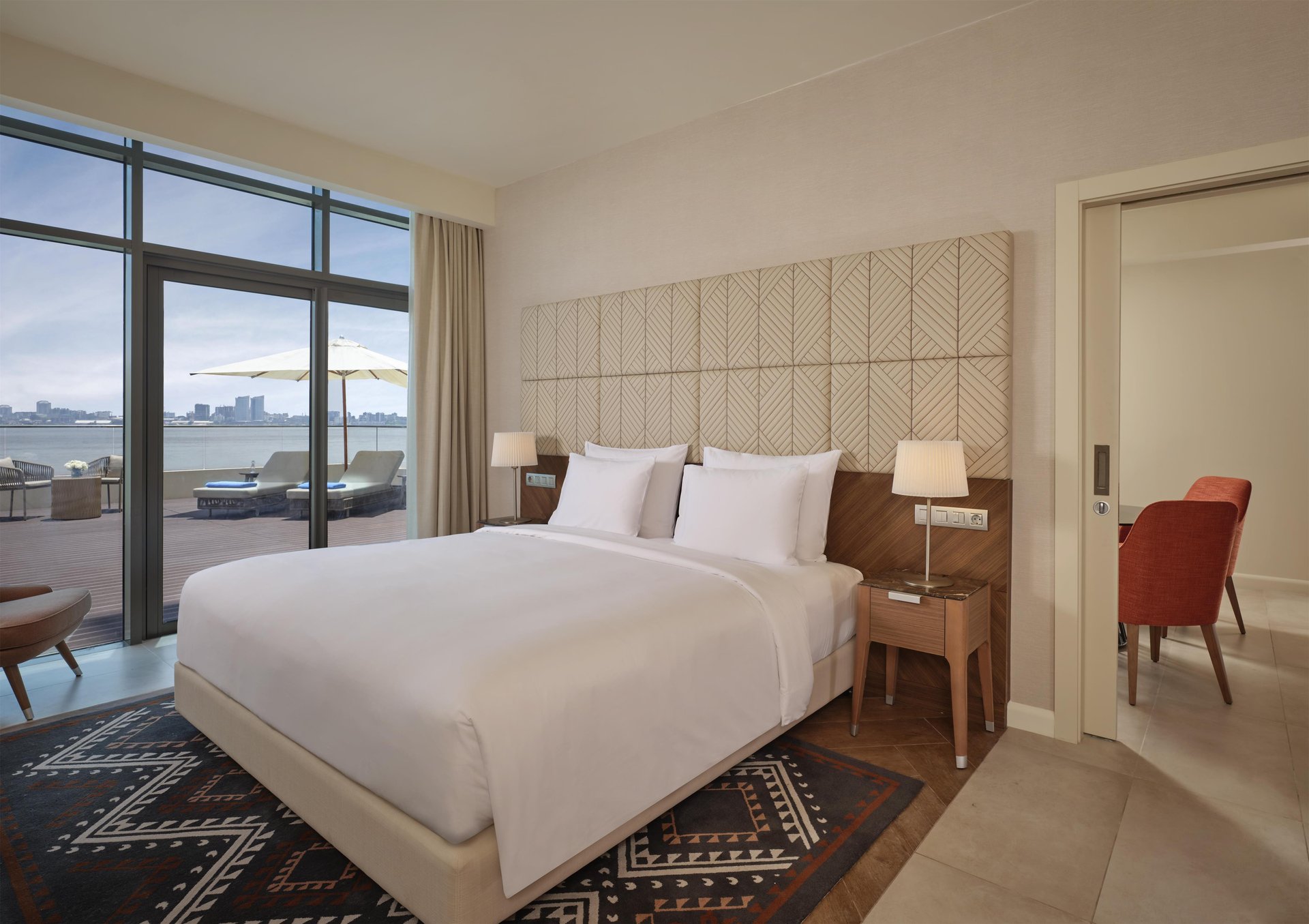 terrace-suite-bedroom-with-river-view