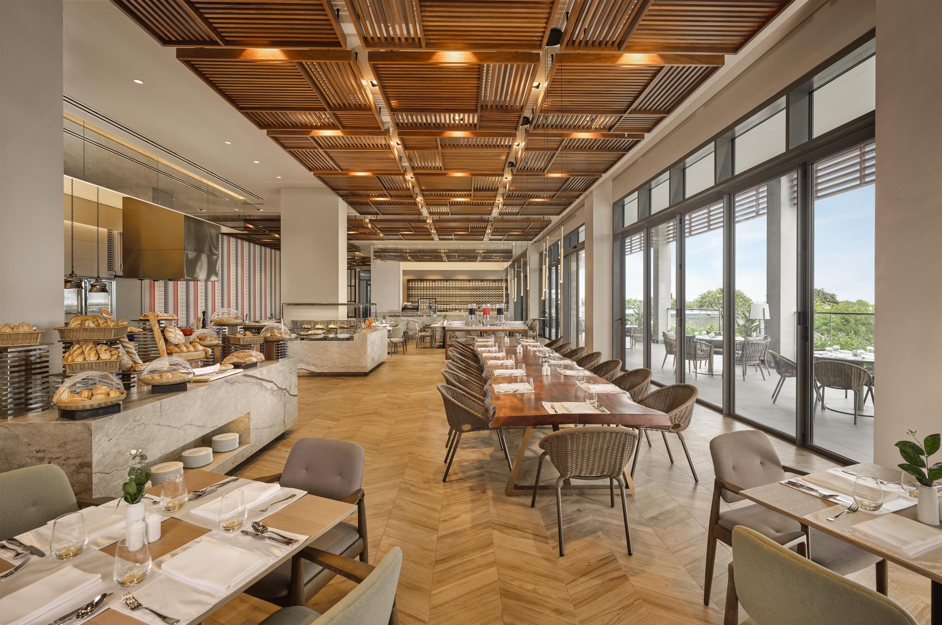 Restaurants & Bars