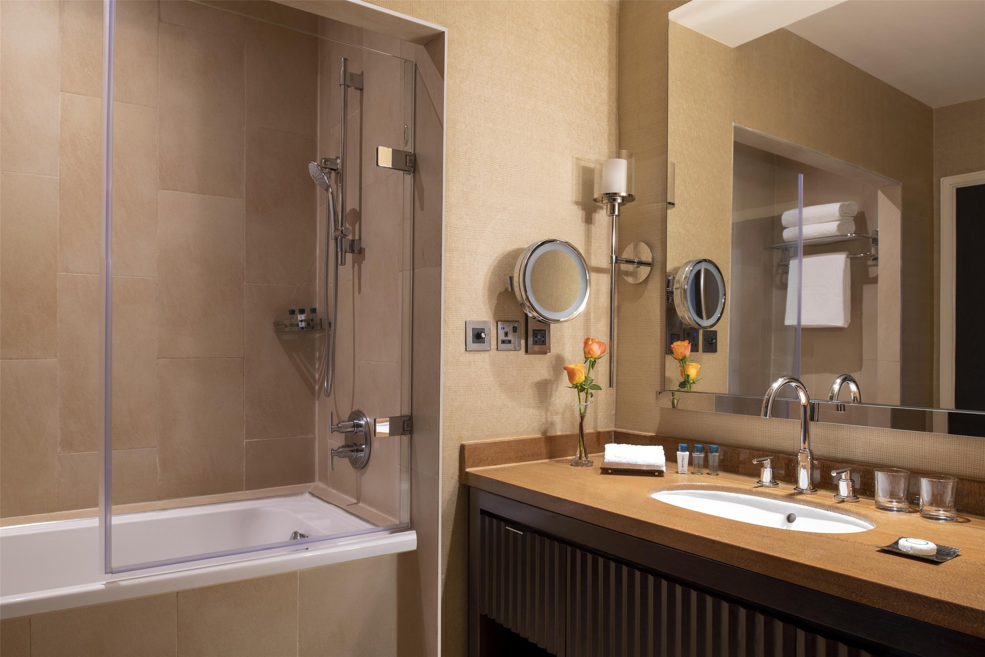 Kempinski Hotel Gold Coast City Accra Ghana - Guest room