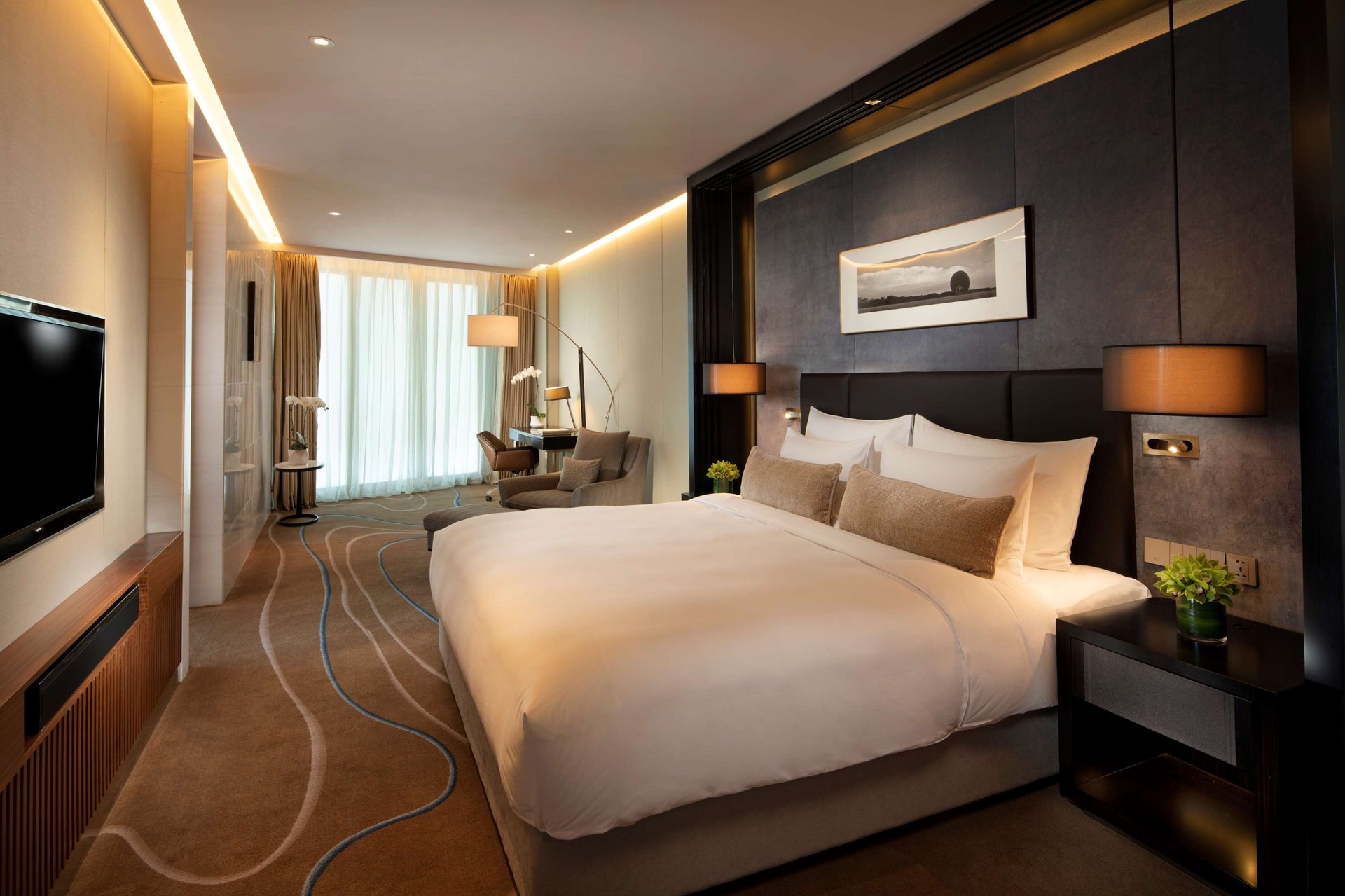 Premier Lake View Suite