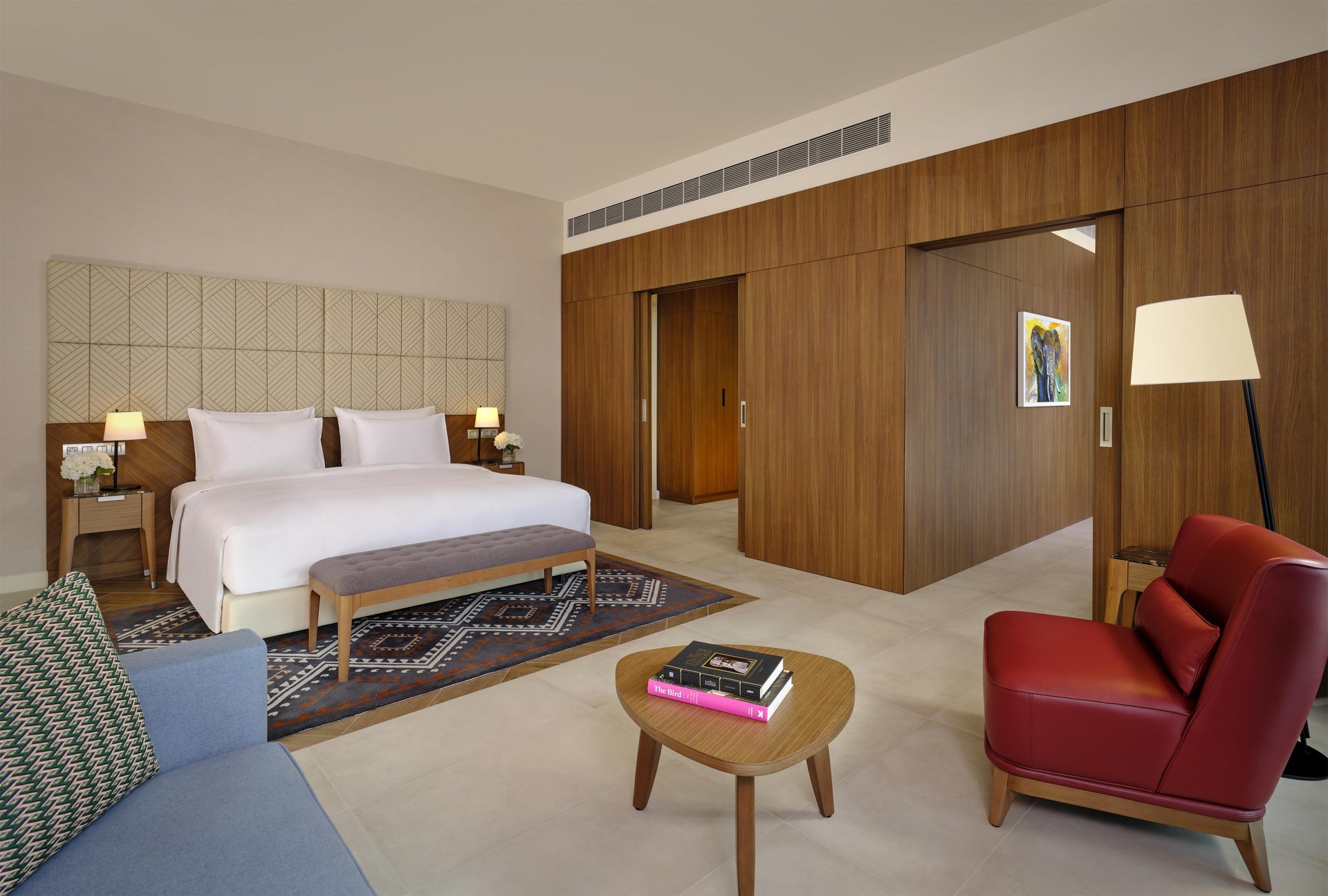 royal-suite-main-bedroom