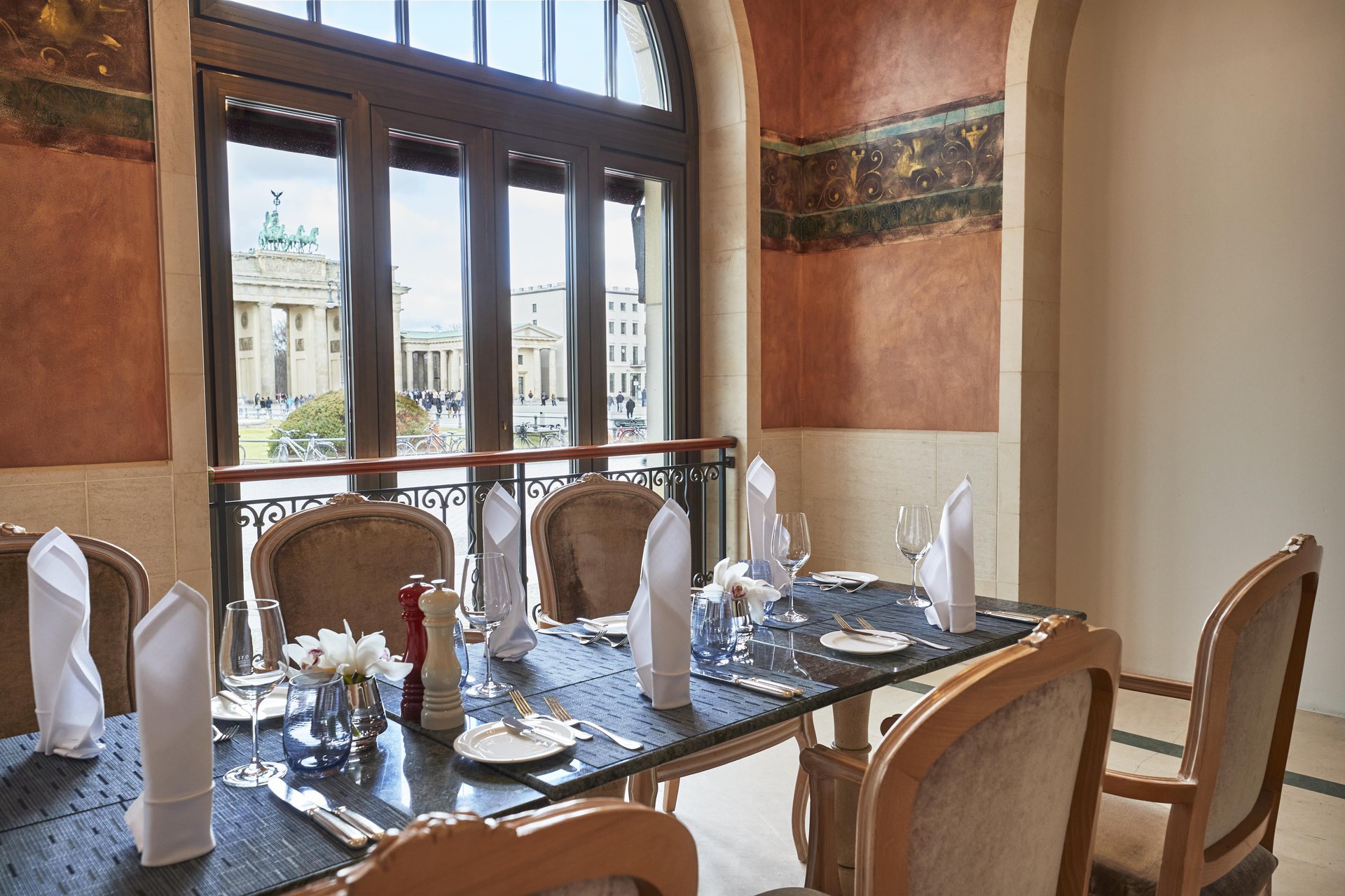 Brasserie Quarre with unique view of the brandenburg gate