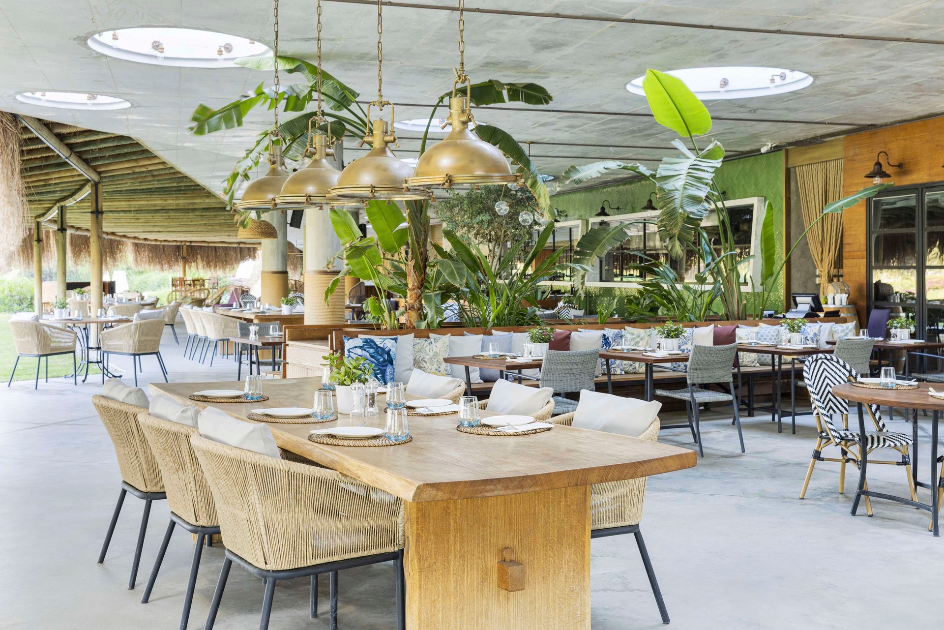 Restaurants & Bars