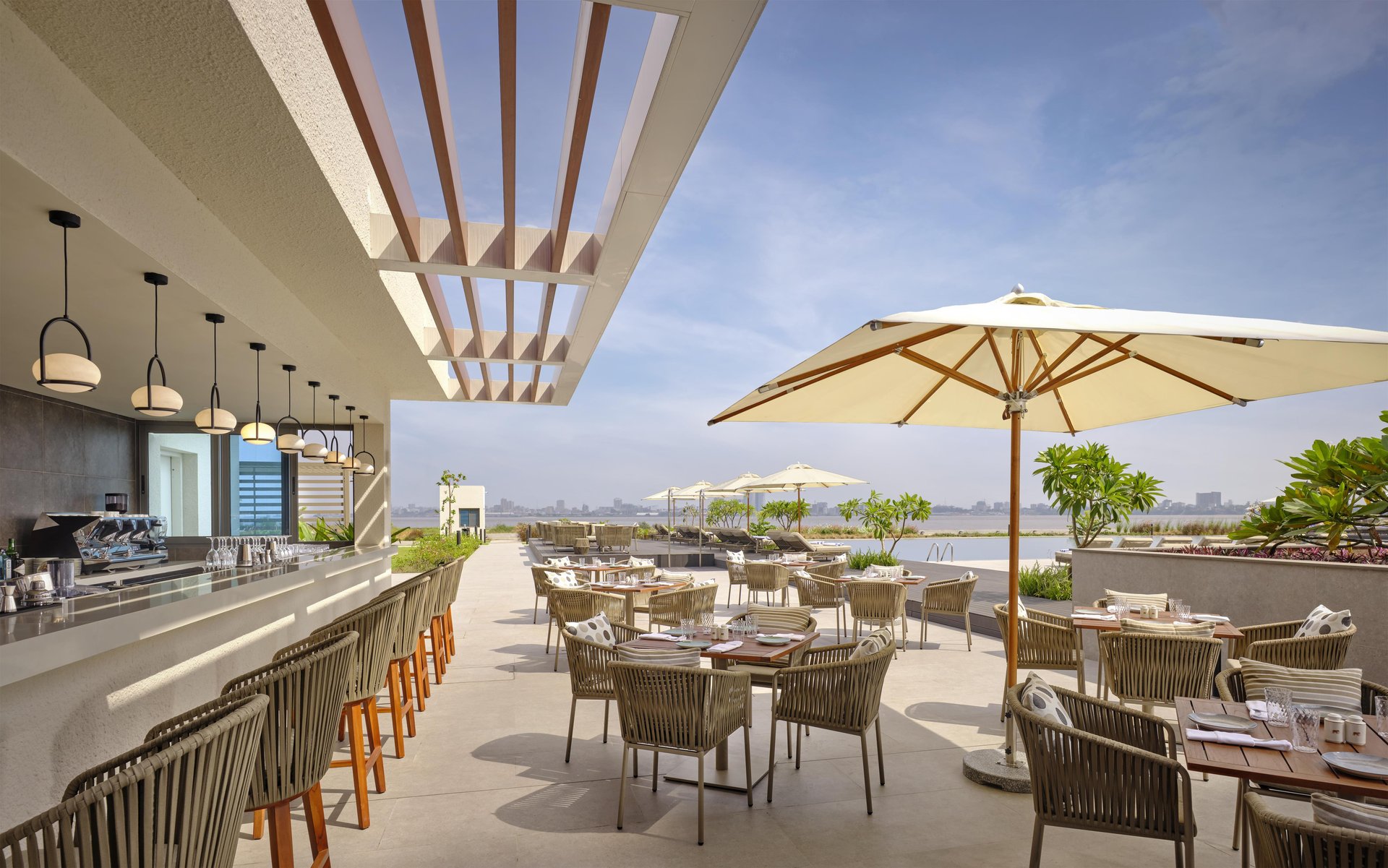 pool-bar-with-river-view