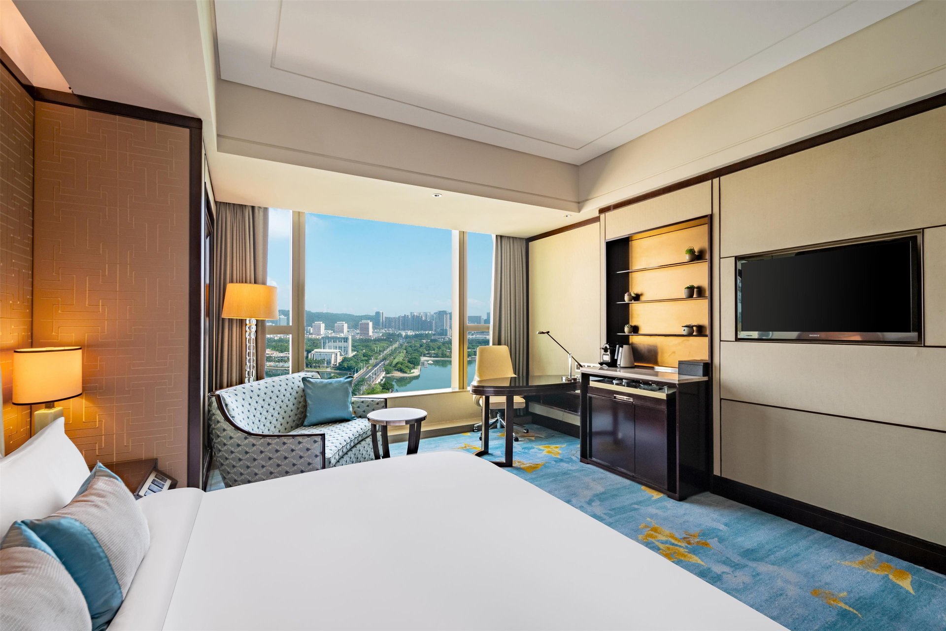 Executive Lake View Room
