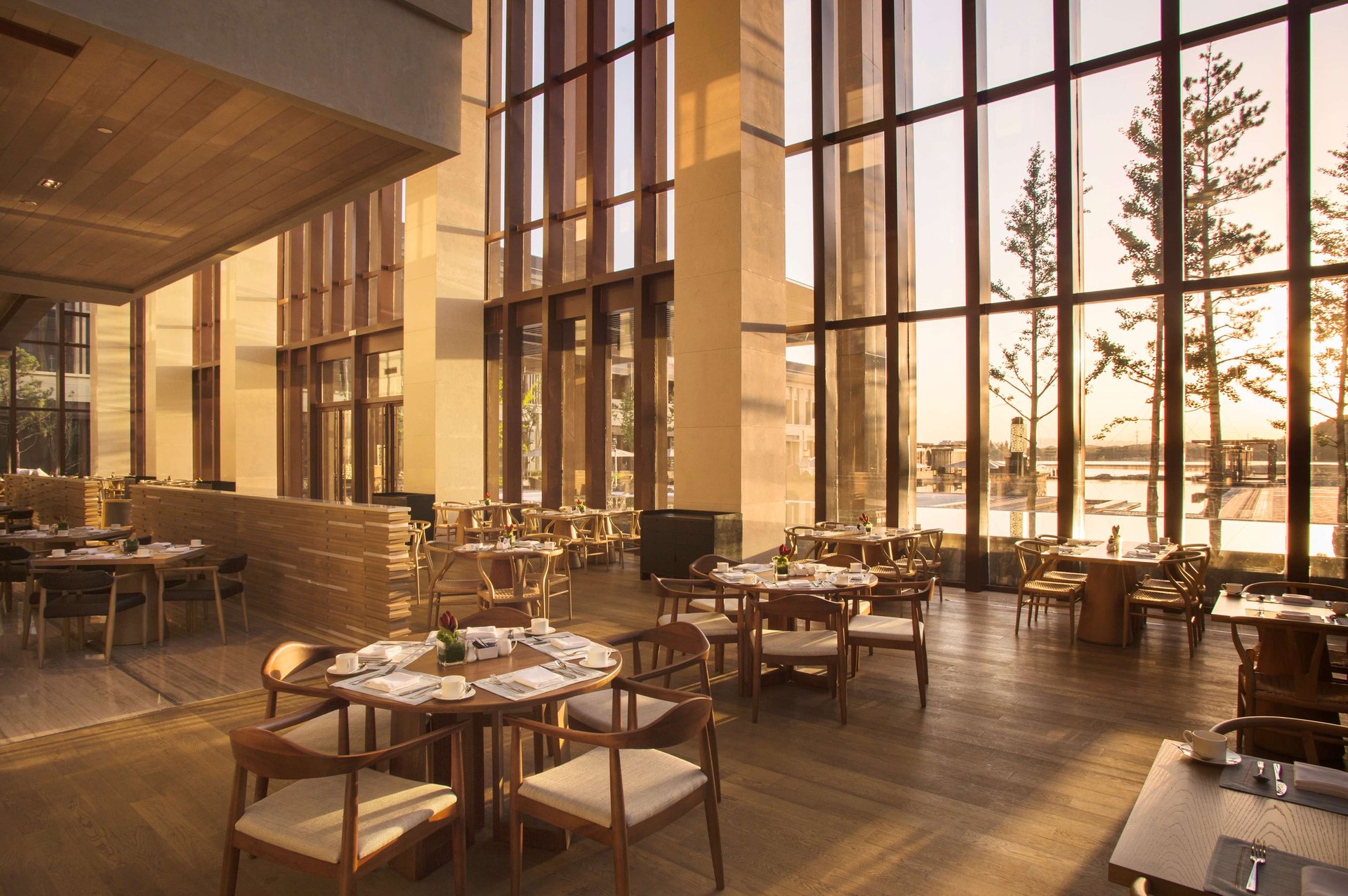 Restaurants & Bars