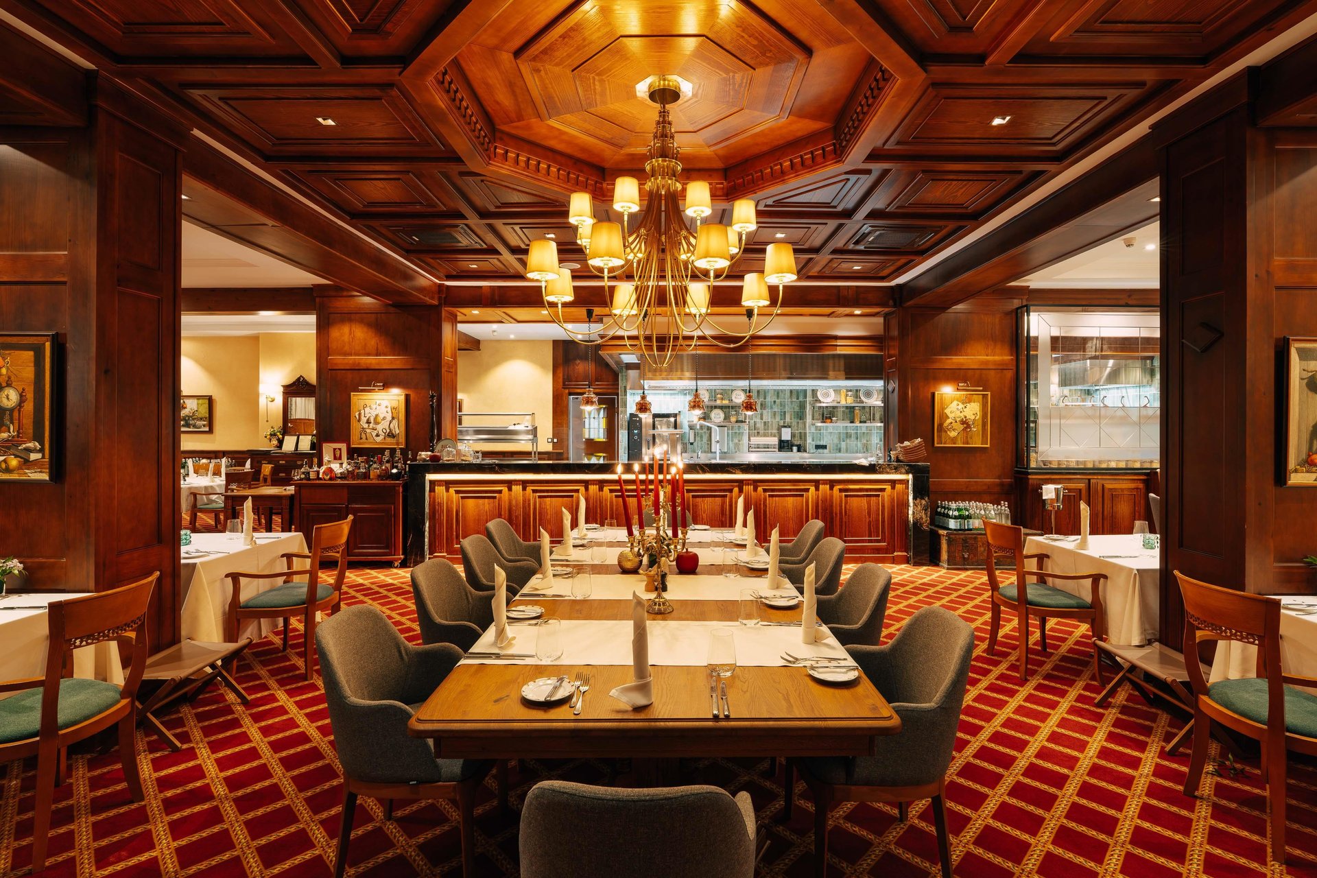 Restaurants & Bars