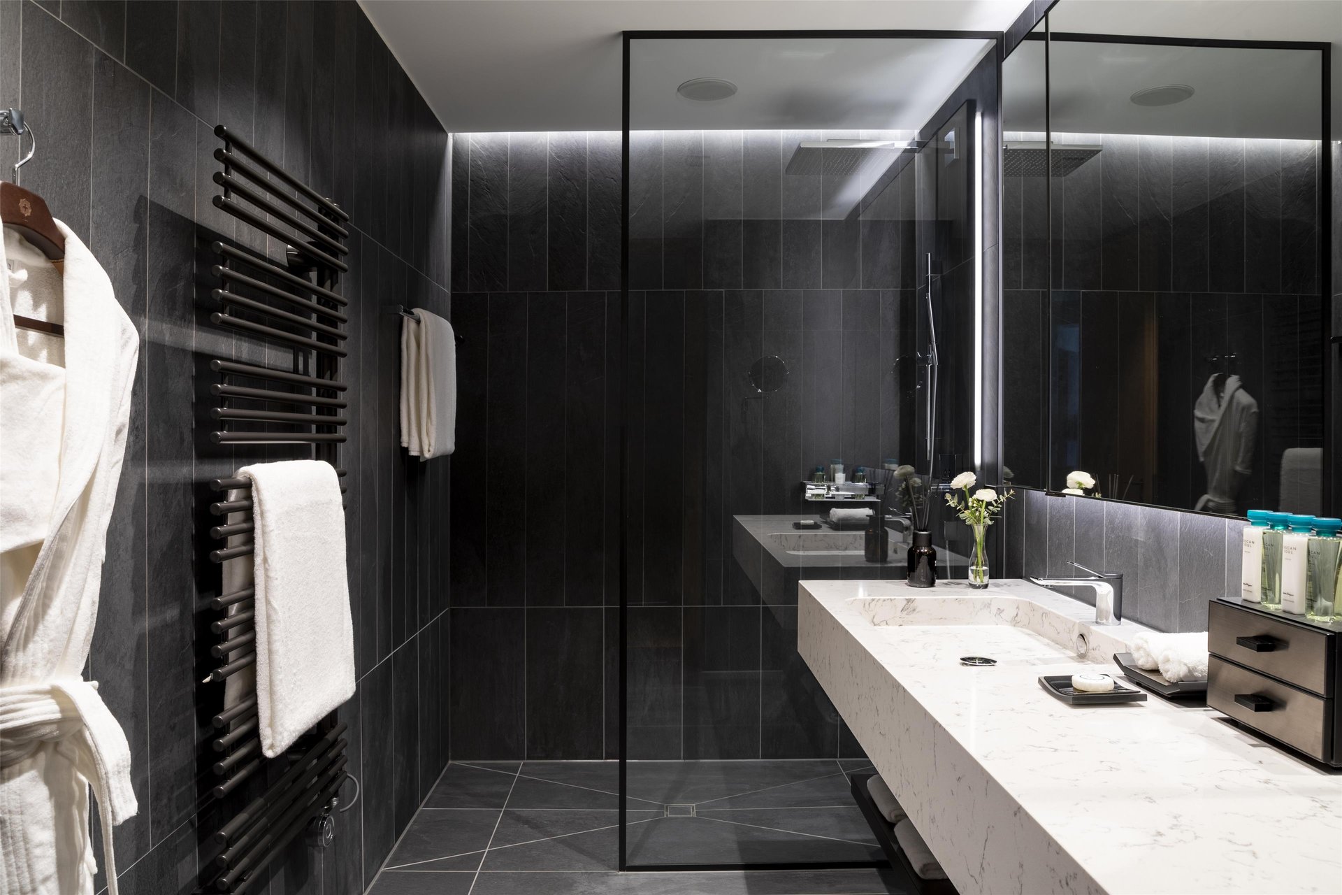 Kempinski Palace Engelberg - Guest room bath