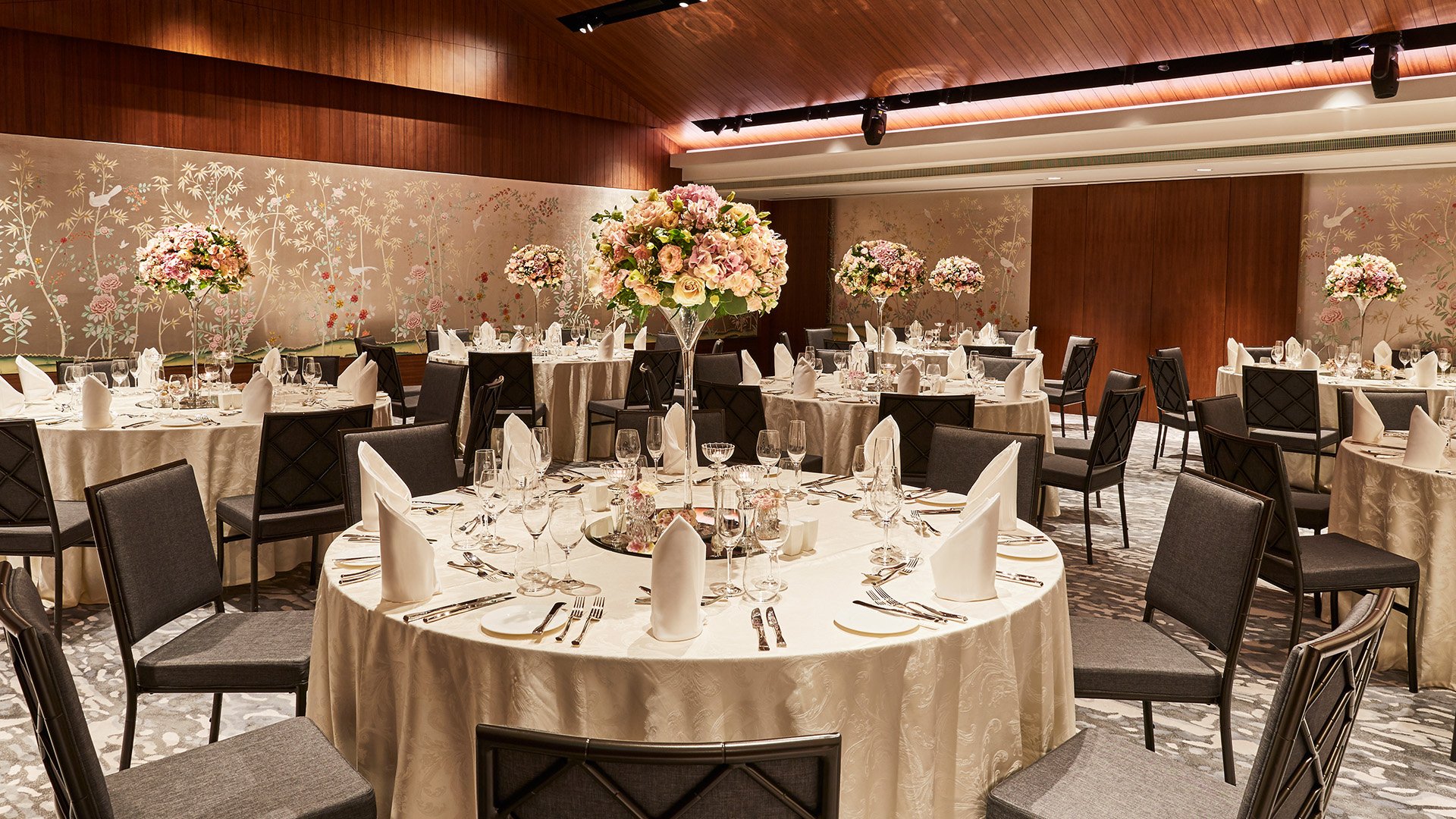 Weddings_Venues_SIN1_BallroomWeddingSetup_1920x1080px.jpg