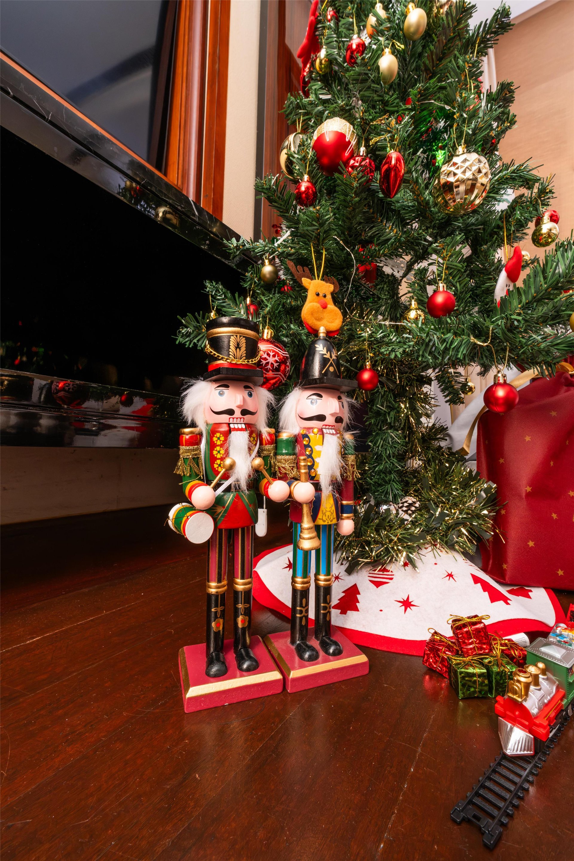 KISIN1 - 2026 - Christmas Family Room Package
