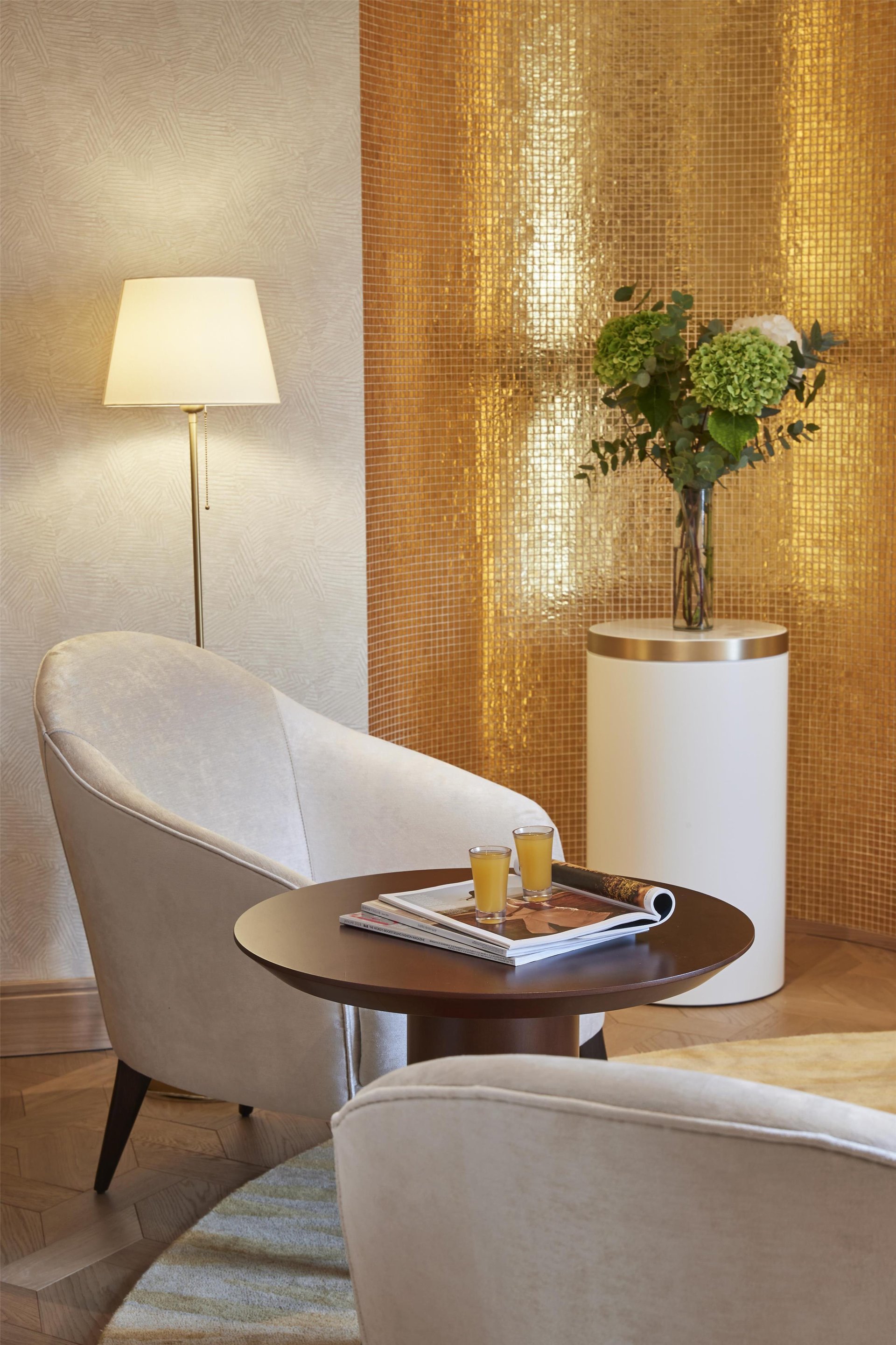 Elegant reception area at Kempinski The Spa, Hotel Vier Jahreszeiten Kempinski München