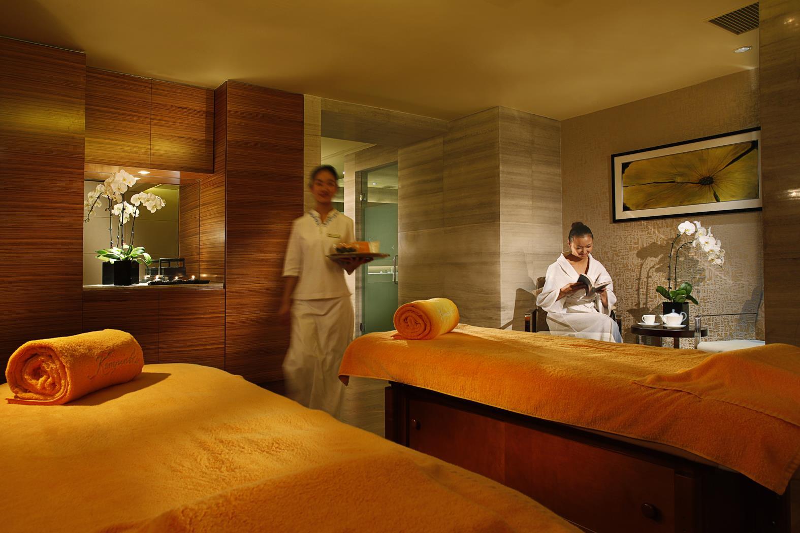 以中国花卉文化为灵感，焕然绽放春日