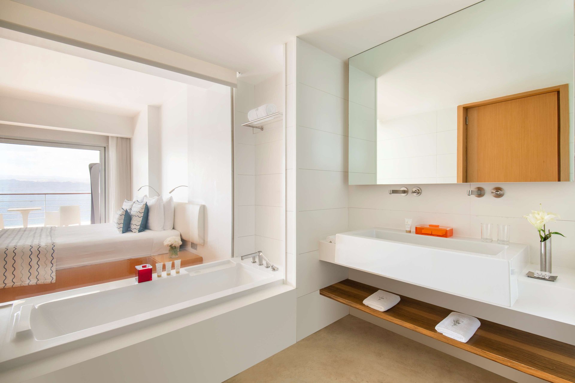 Executive-Deluxe-Suite