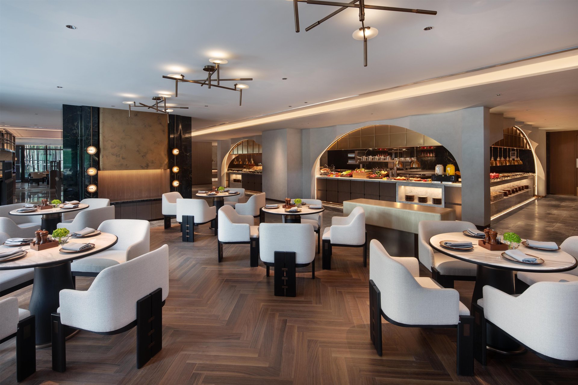 Restaurants & Bars