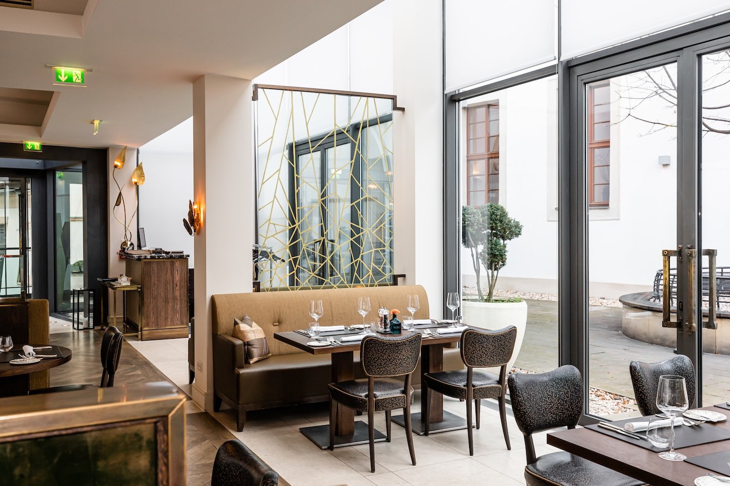 Restaurant & Bars