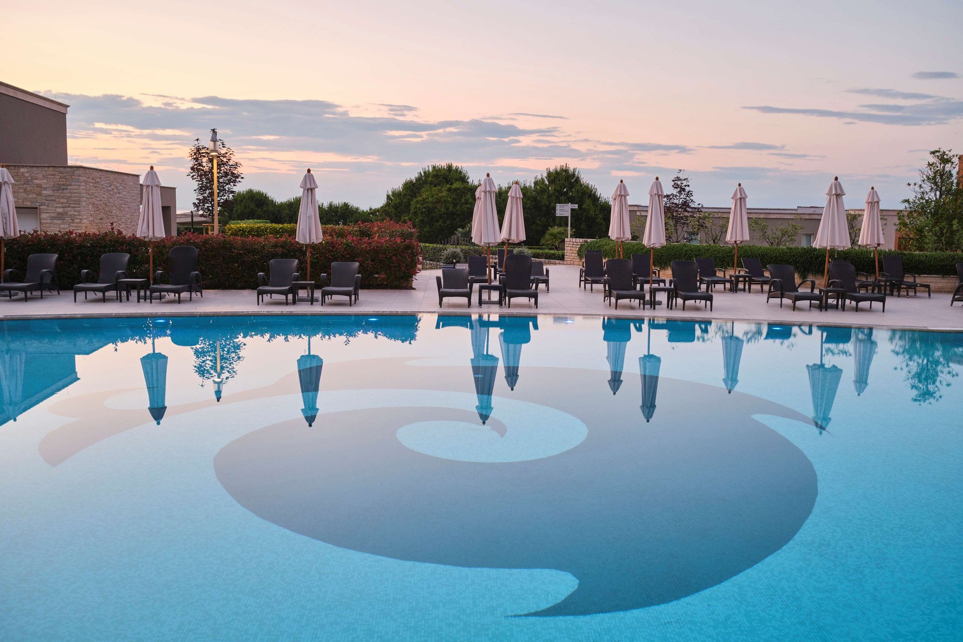 Pool Bar