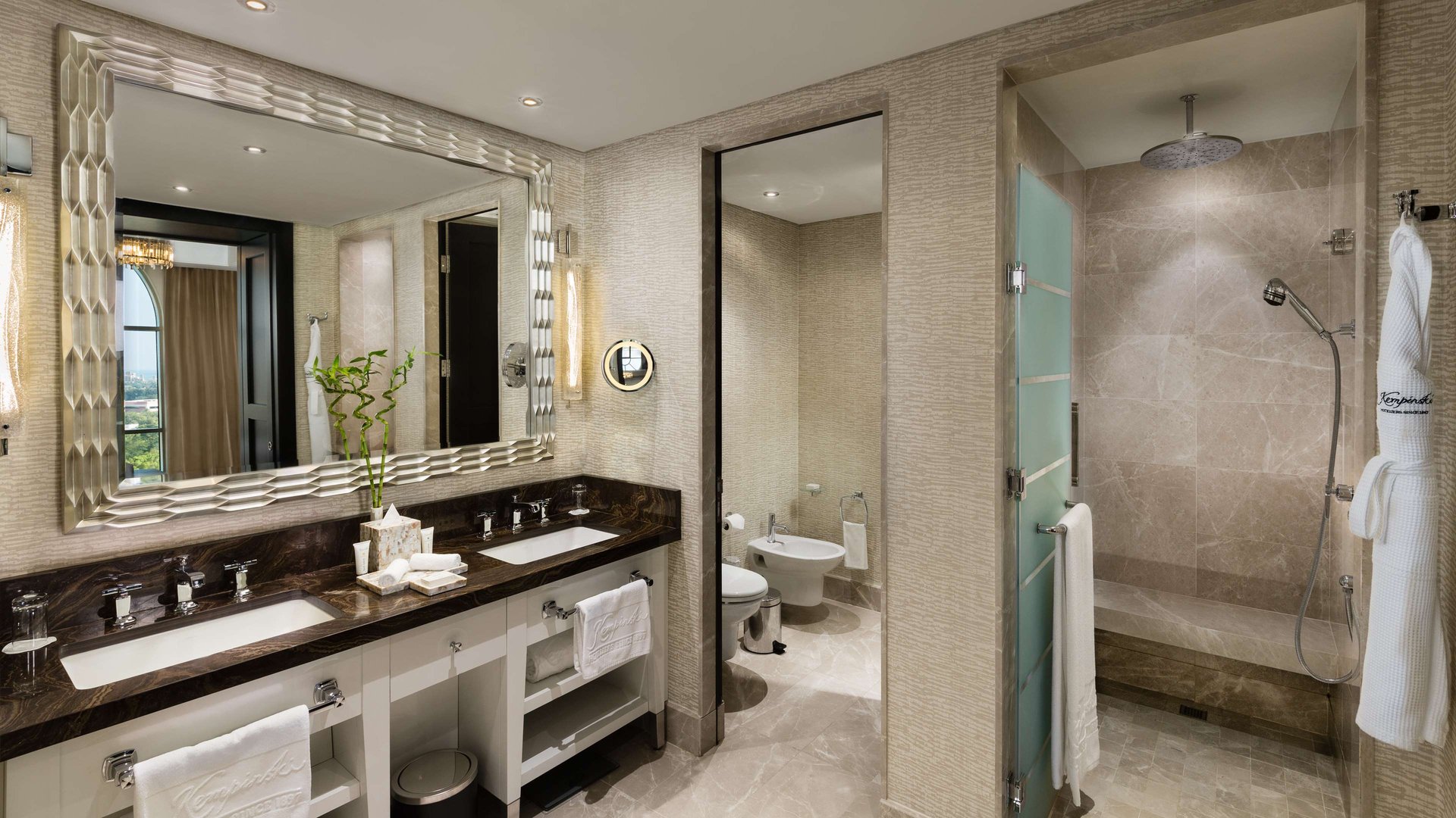 Kempinski Hotel Mall of the Emirates Dubai - Deluxe Room Bathroom