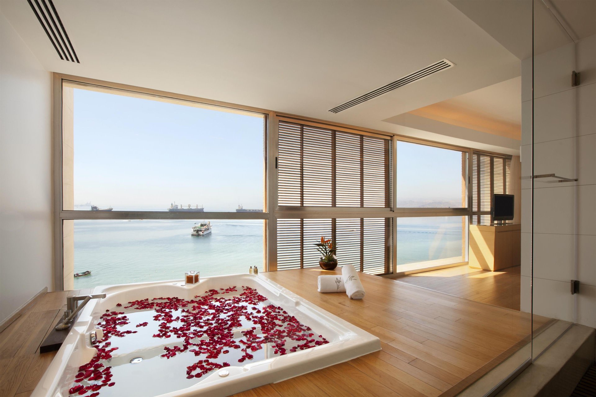 Kempinski Hotel Aqaba - Guest room