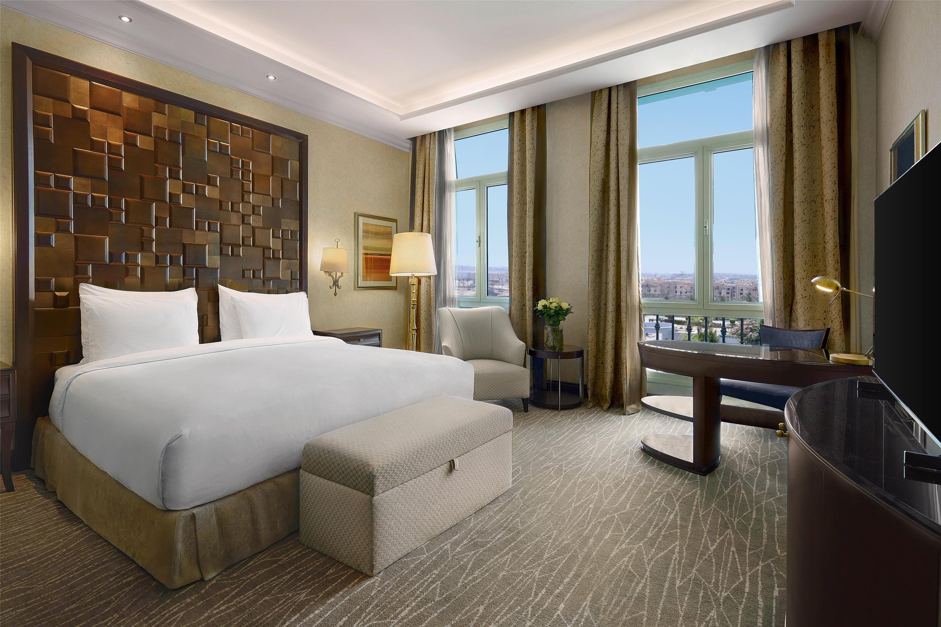 Kempinski Palace Cairo - Royal Club Room City View with King Bed